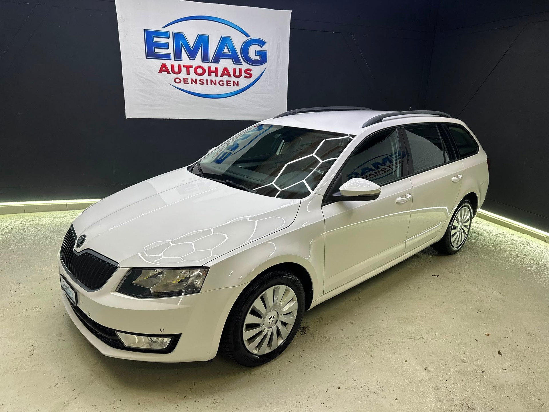 SKODA Octavia Combi 1.6 TDI Ambition DSG-image-2