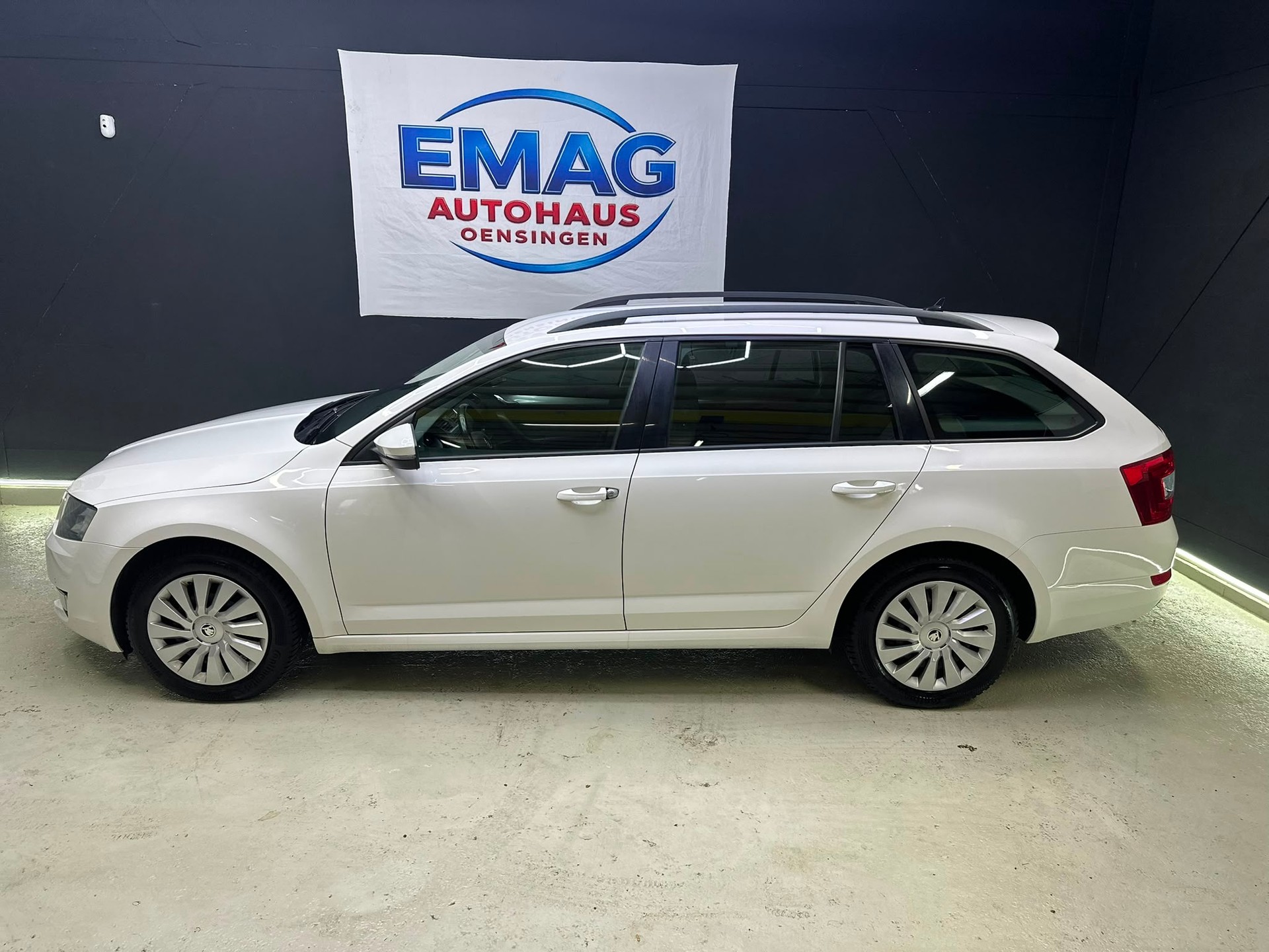 SKODA Octavia Combi 1.6 TDI Ambition DSG-image-3