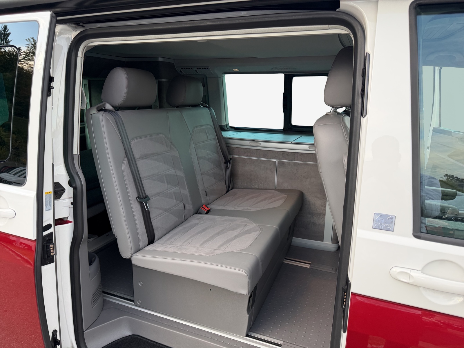 VW T6.1 California 2.0 TDI Ocean Liberty DSG-image-11