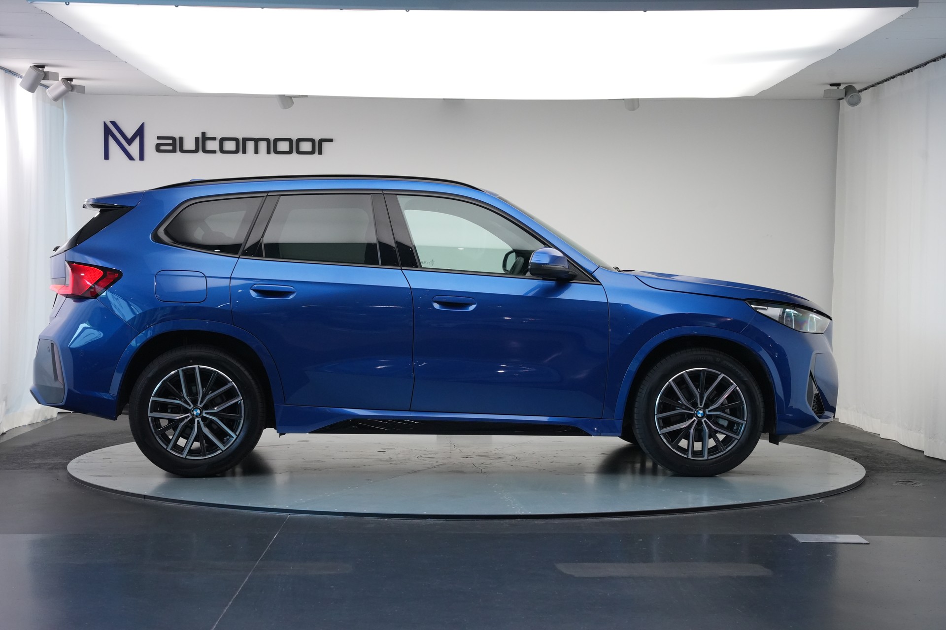BMW X1 sDrive 18i M Sport *Panorama* *Harman/Kardon* *Werksgarantie*-showroom-element-3