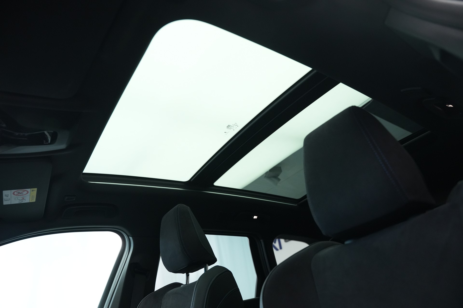BMW X1 sDrive 18i M Sport *Panorama* *Harman/Kardon* *Werksgarantie*-image-14