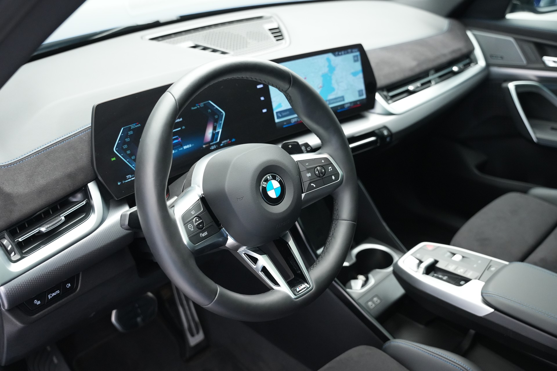 BMW X1 sDrive 18i M Sport *Panorama* *Harman/Kardon* *Werksgarantie*-image-27