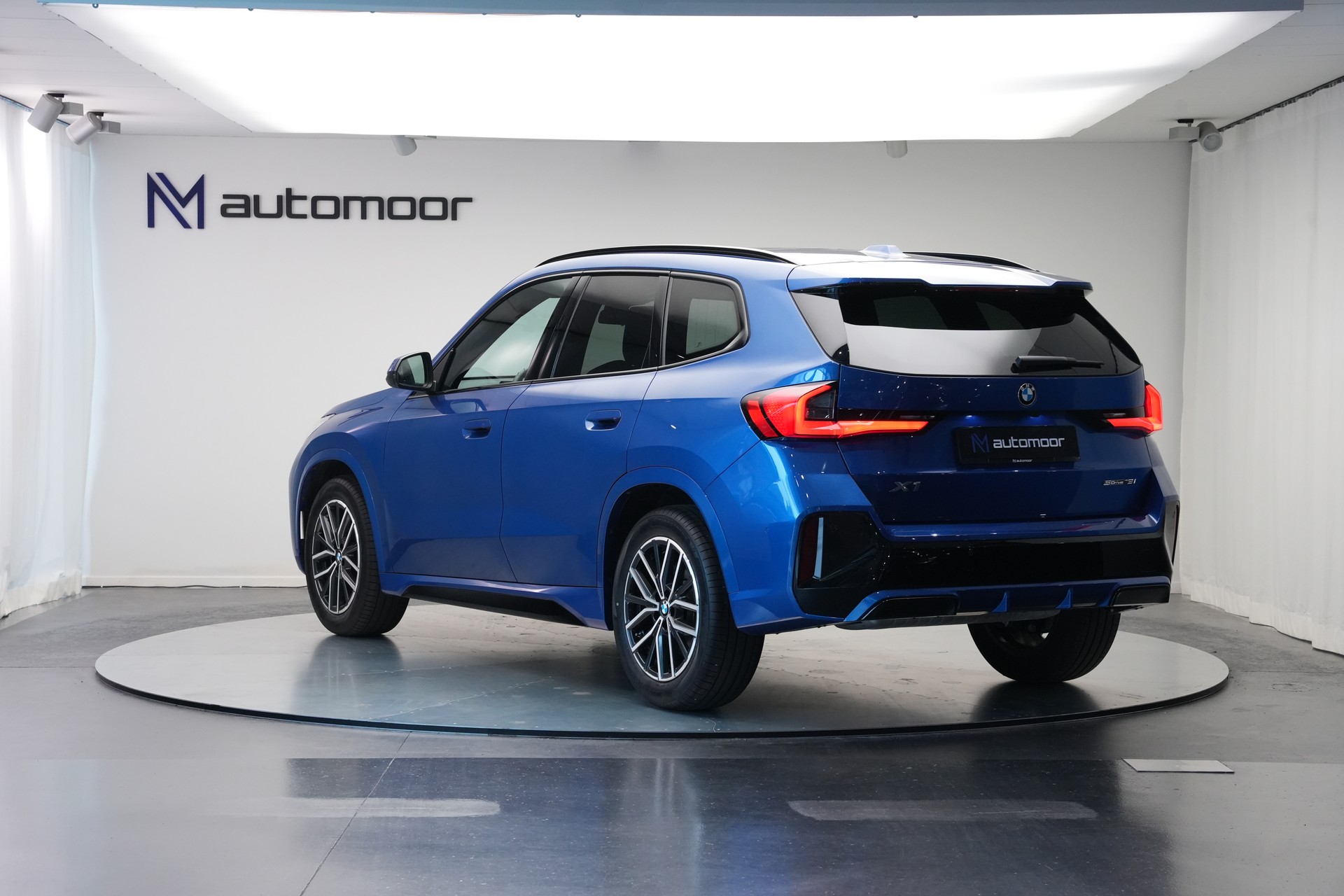 BMW X1 sDrive 18i M Sport *Panorama* *Harman/Kardon* *Werksgarantie*-image-6