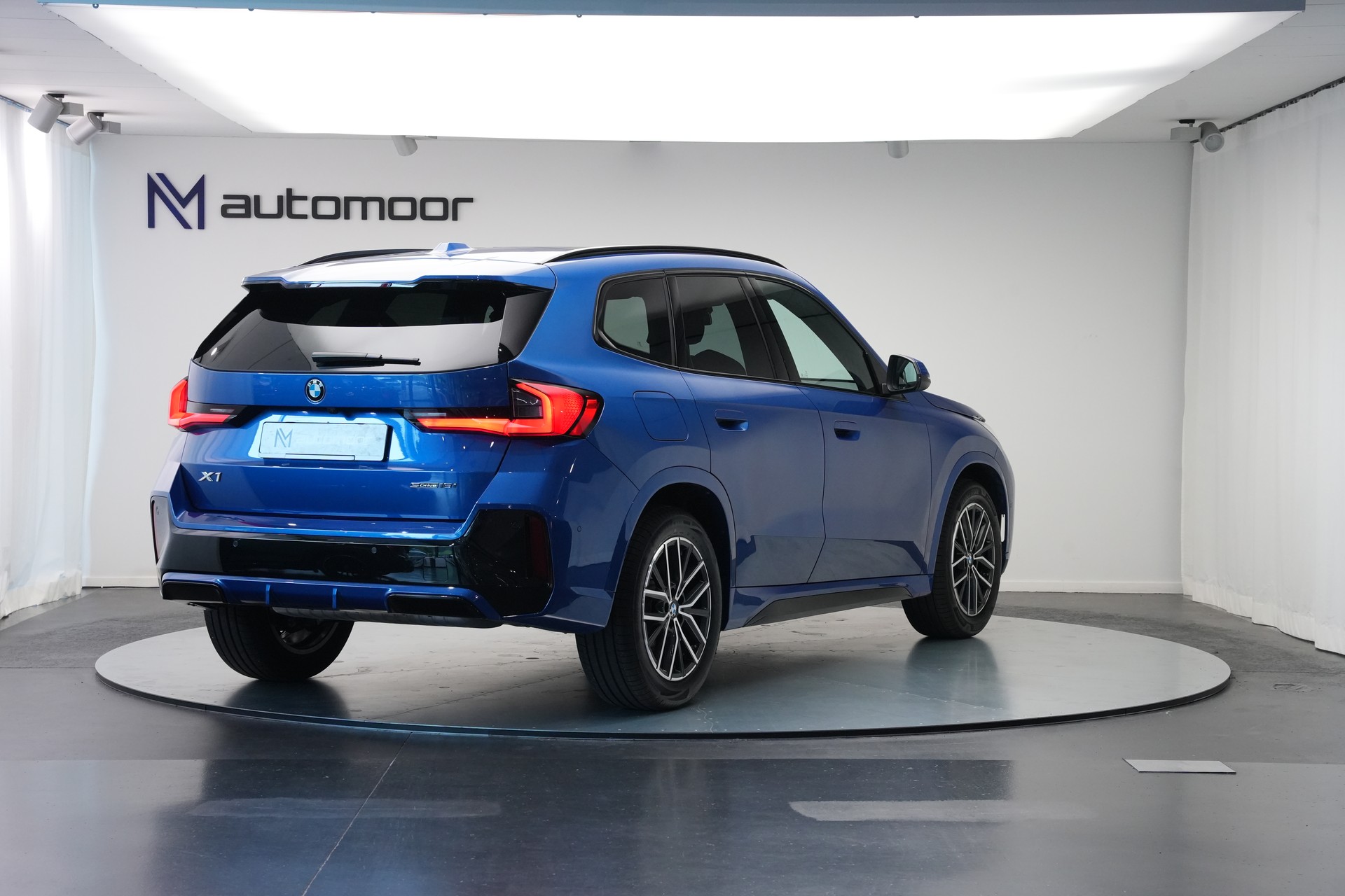 BMW X1 sDrive 18i M Sport *Panorama* *Harman/Kardon* *Werksgarantie*-image-4