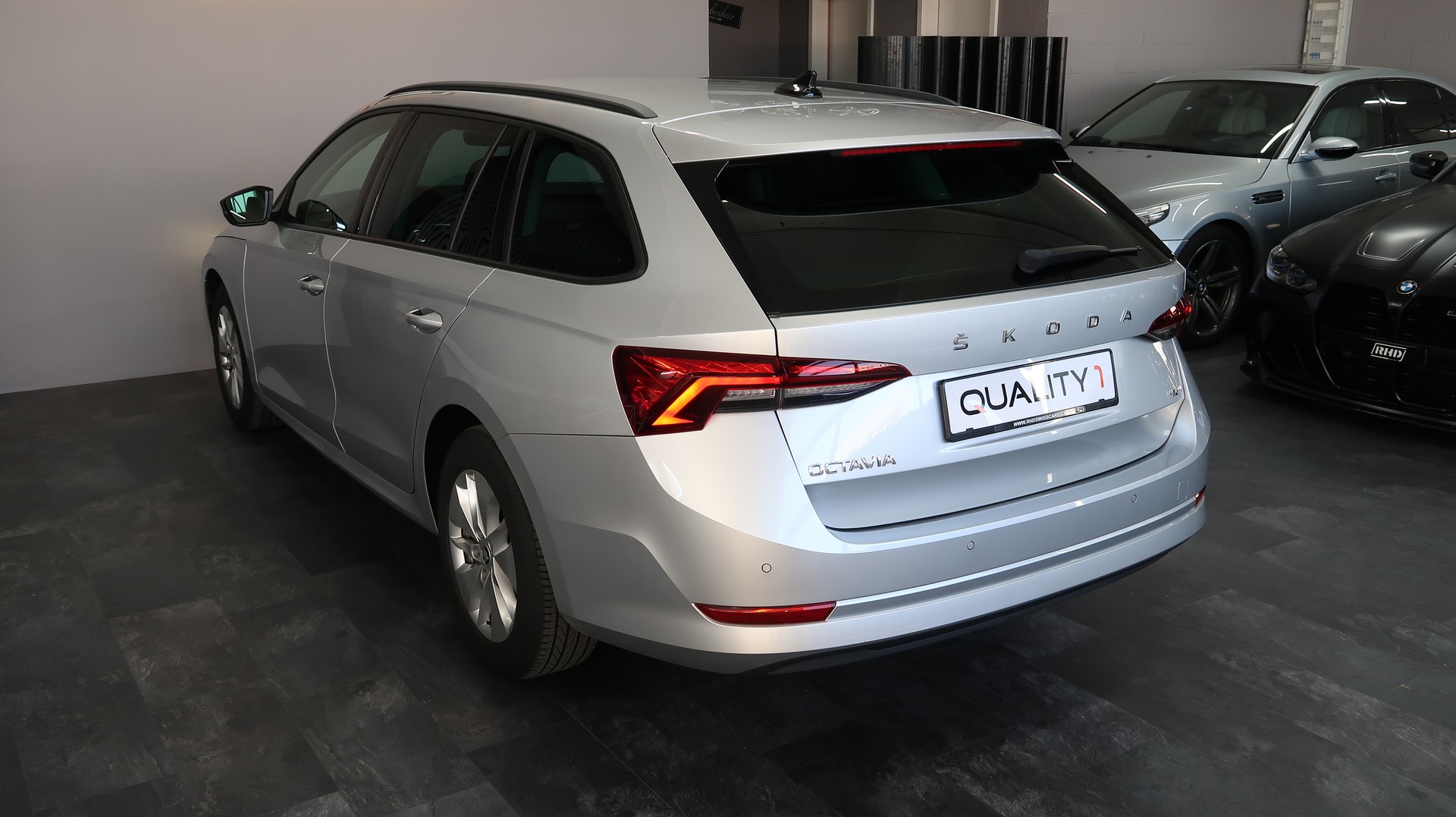 SKODA Octavia Combi 2.0 TDI DSG 4x4 / CH / EXPERTISE / MFK-image-11