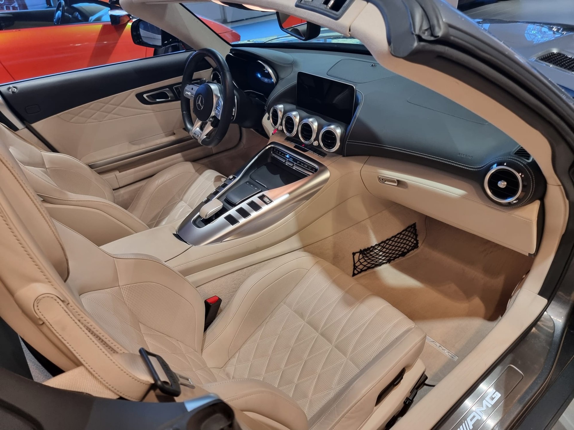 MERCEDES-BENZ AMG GT Roadster - 530 PS V8 Biturbo-image-7