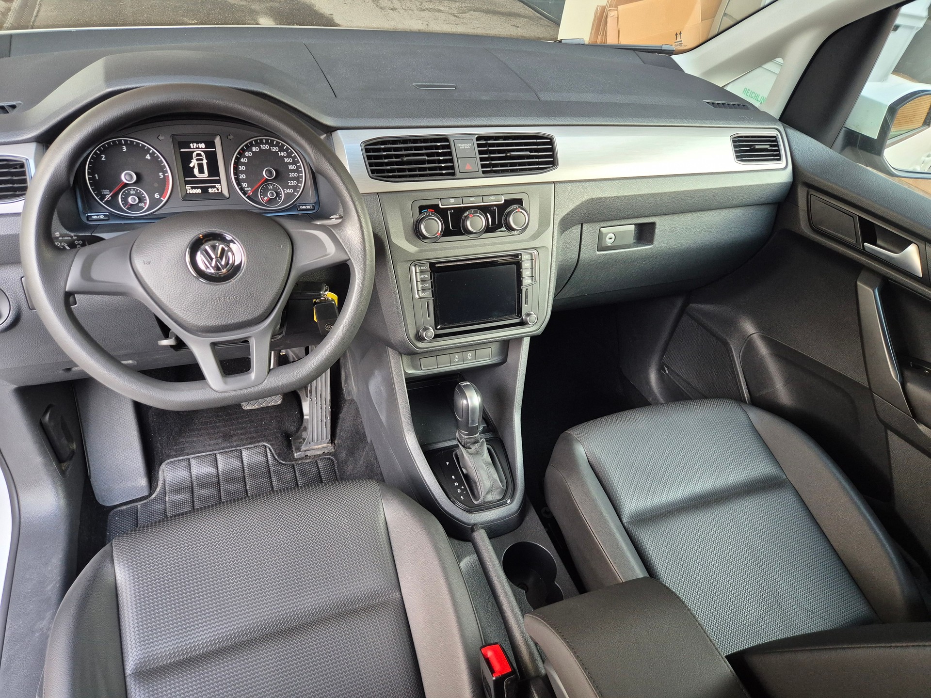 VW Caddy 2.0 TDI Family 4Motion DSG-image-6