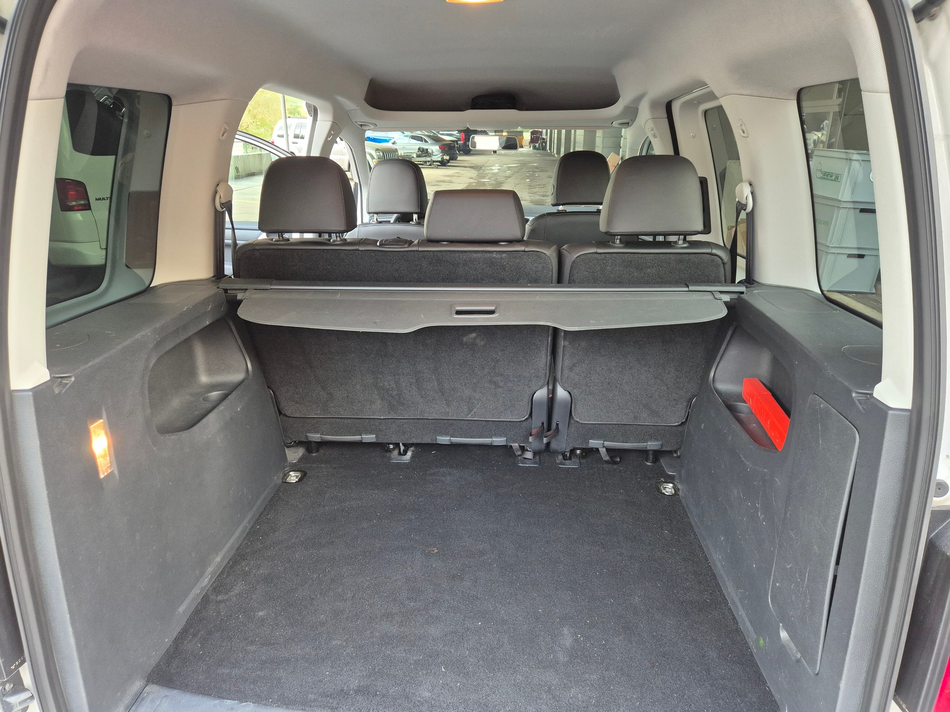 VW Caddy 2.0 TDI Family 4Motion DSG-image-8