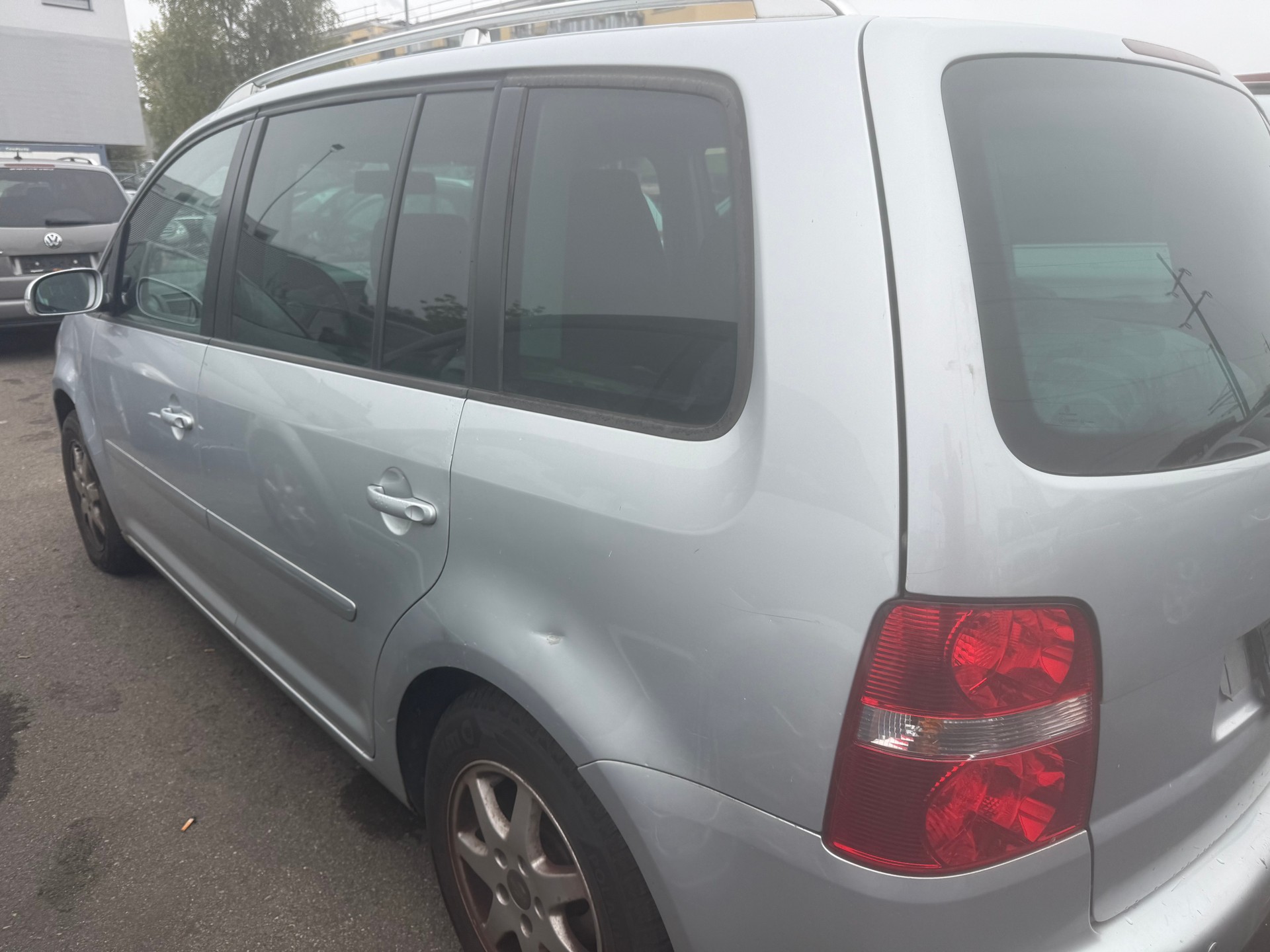 VW Touran 2.0 TDI Trendline-image-2