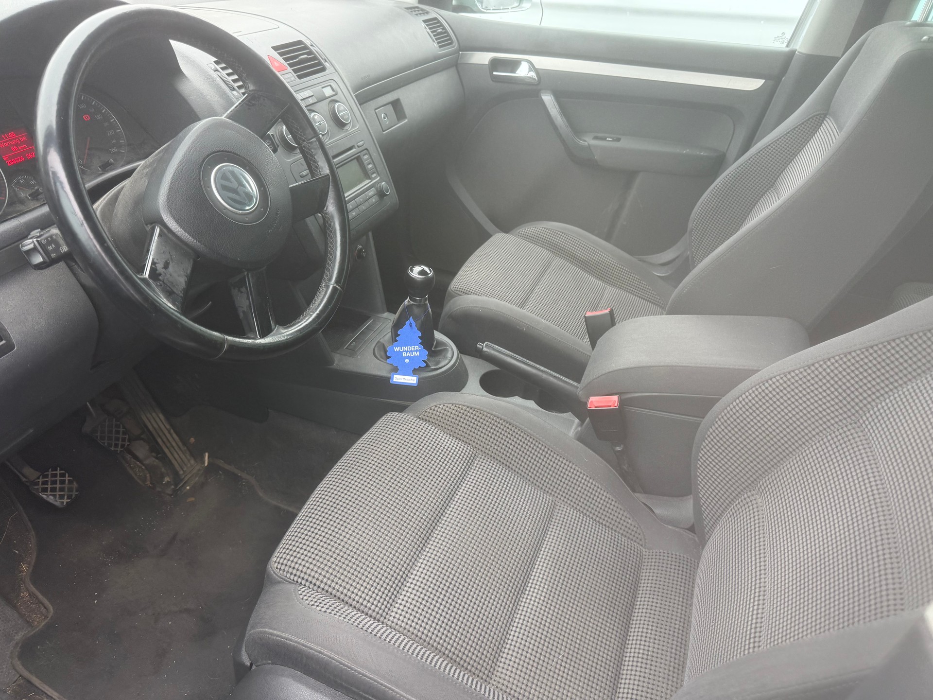 VW Touran 2.0 TDI Trendline-image-1