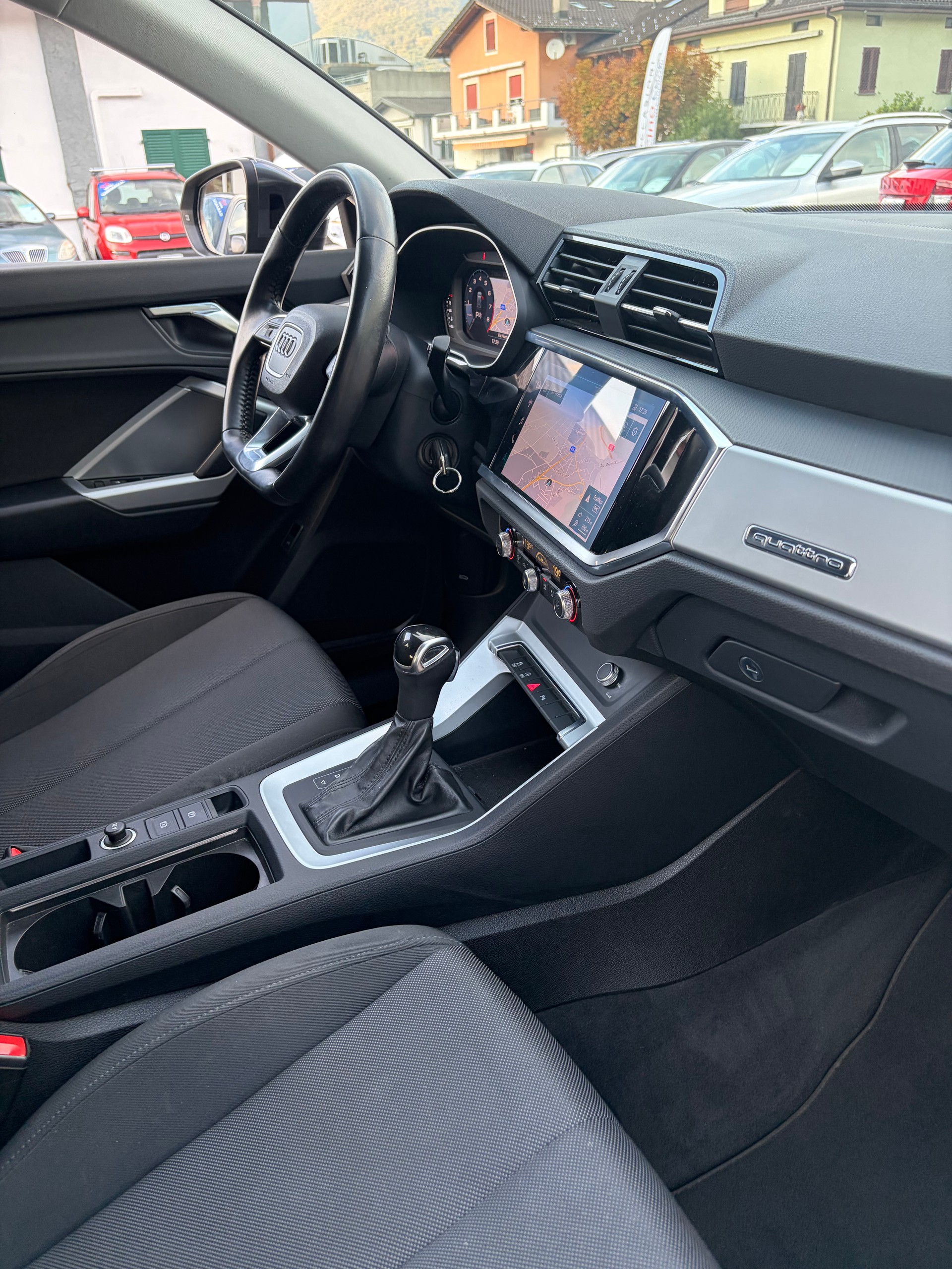 AUDI Q3 40 TFSI S line quattro S-tronic-image-8