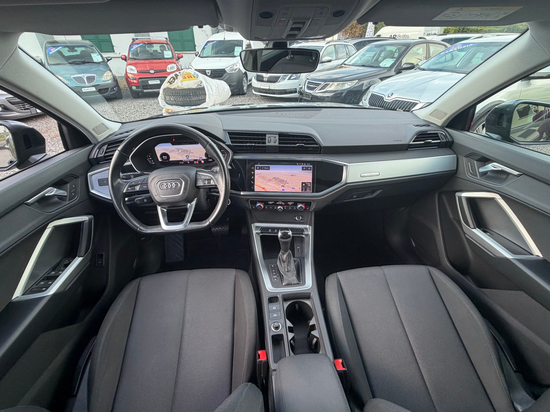 AUDI Q3 40 TFSI S line quattro S-tronic-image-11