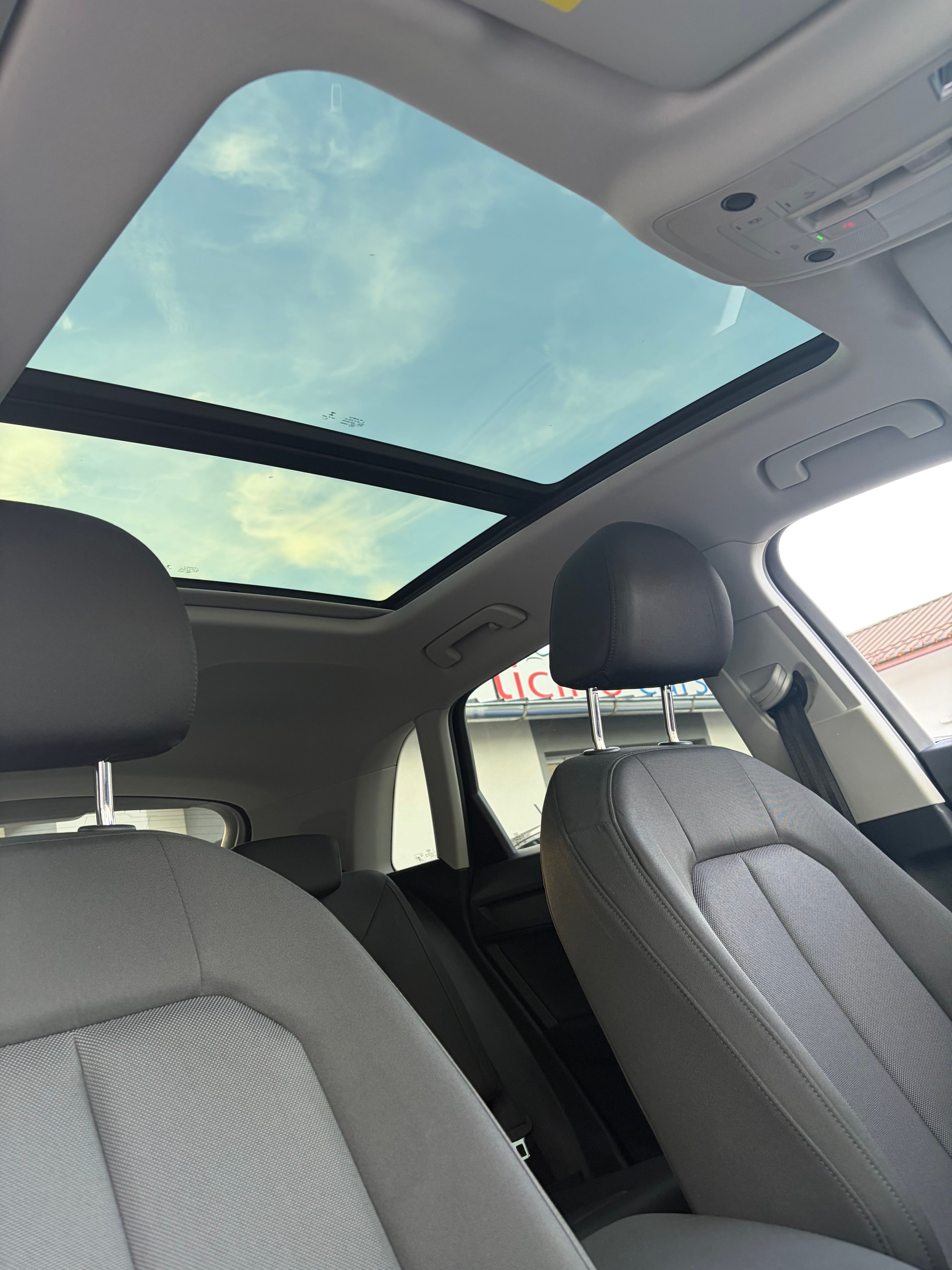 AUDI Q3 40 TFSI S line quattro S-tronic-image-9