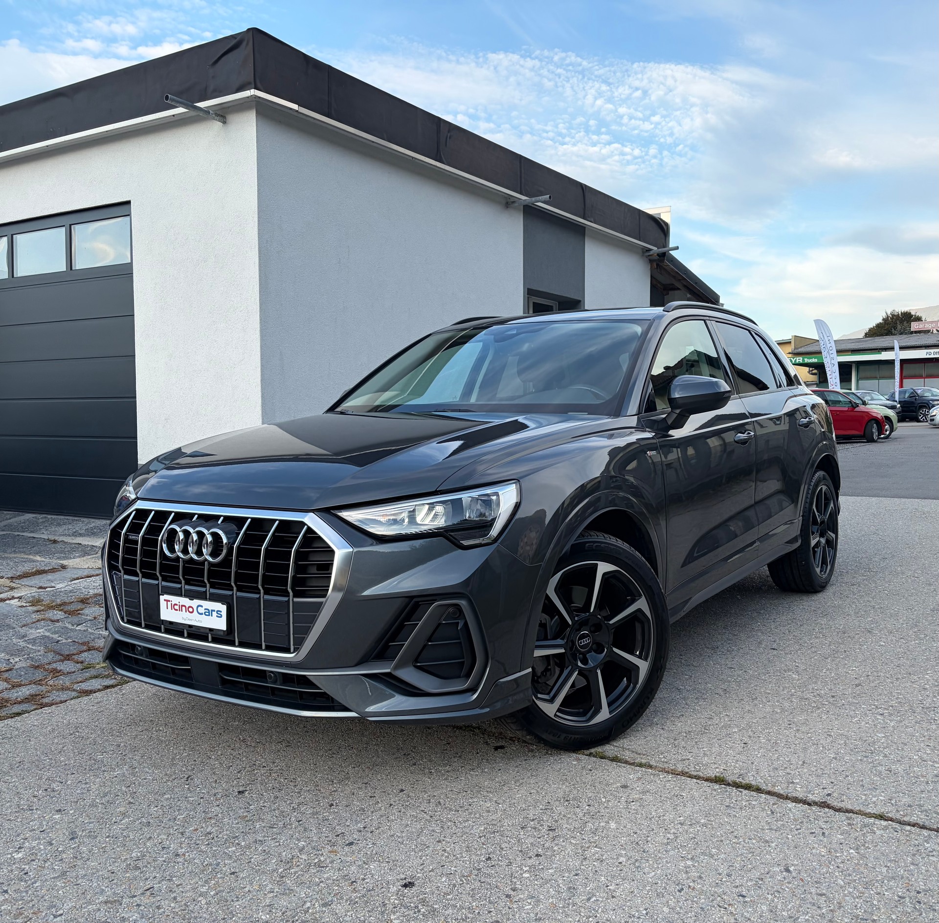 AUDI Q3 40 TFSI S line quattro S-tronic-image-2