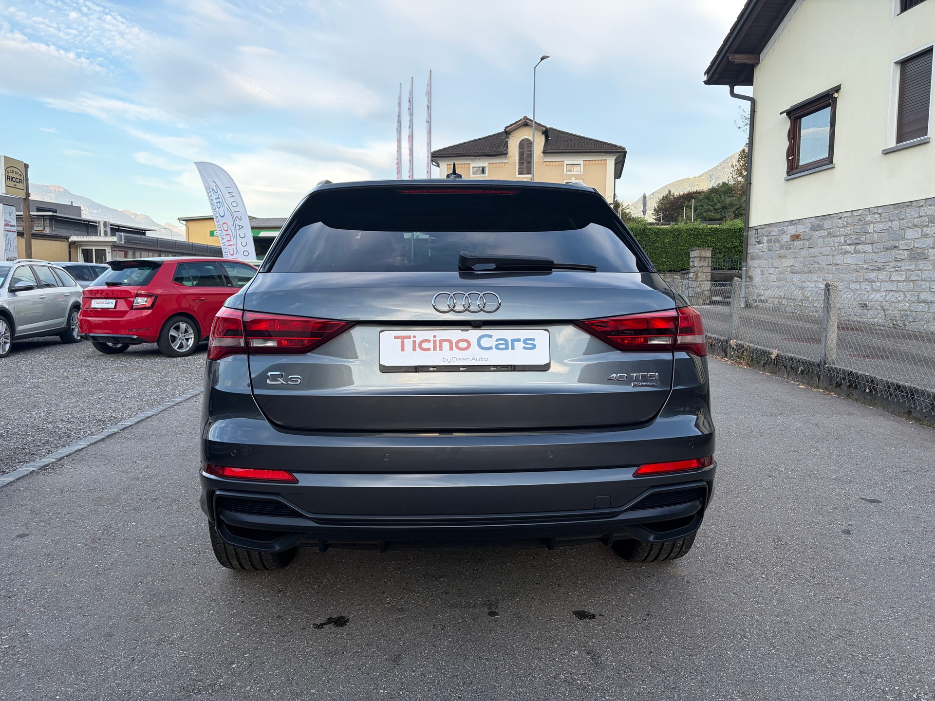 AUDI Q3 40 TFSI S line quattro S-tronic-image-6