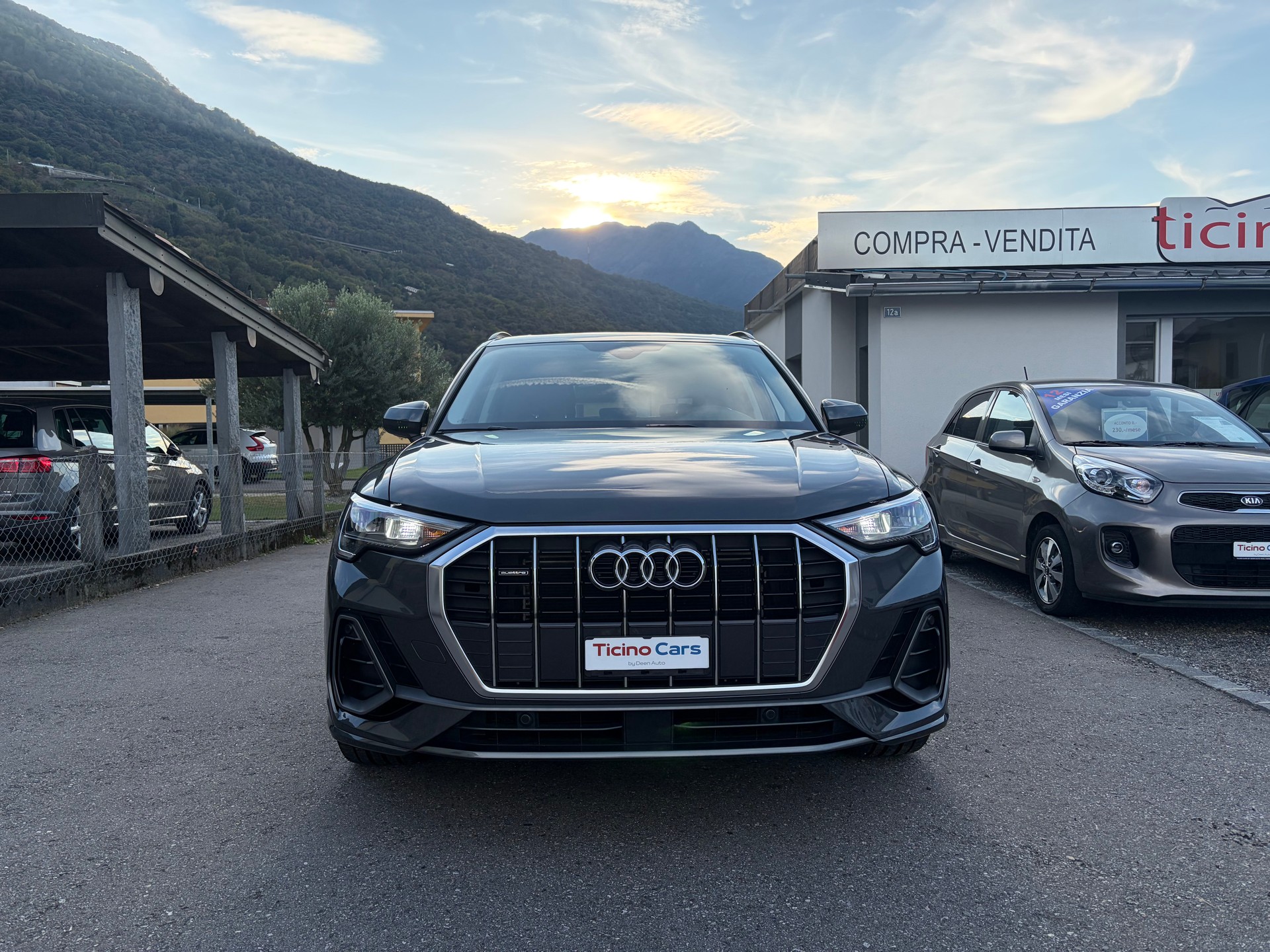 AUDI Q3 40 TFSI S line quattro S-tronic-image-5