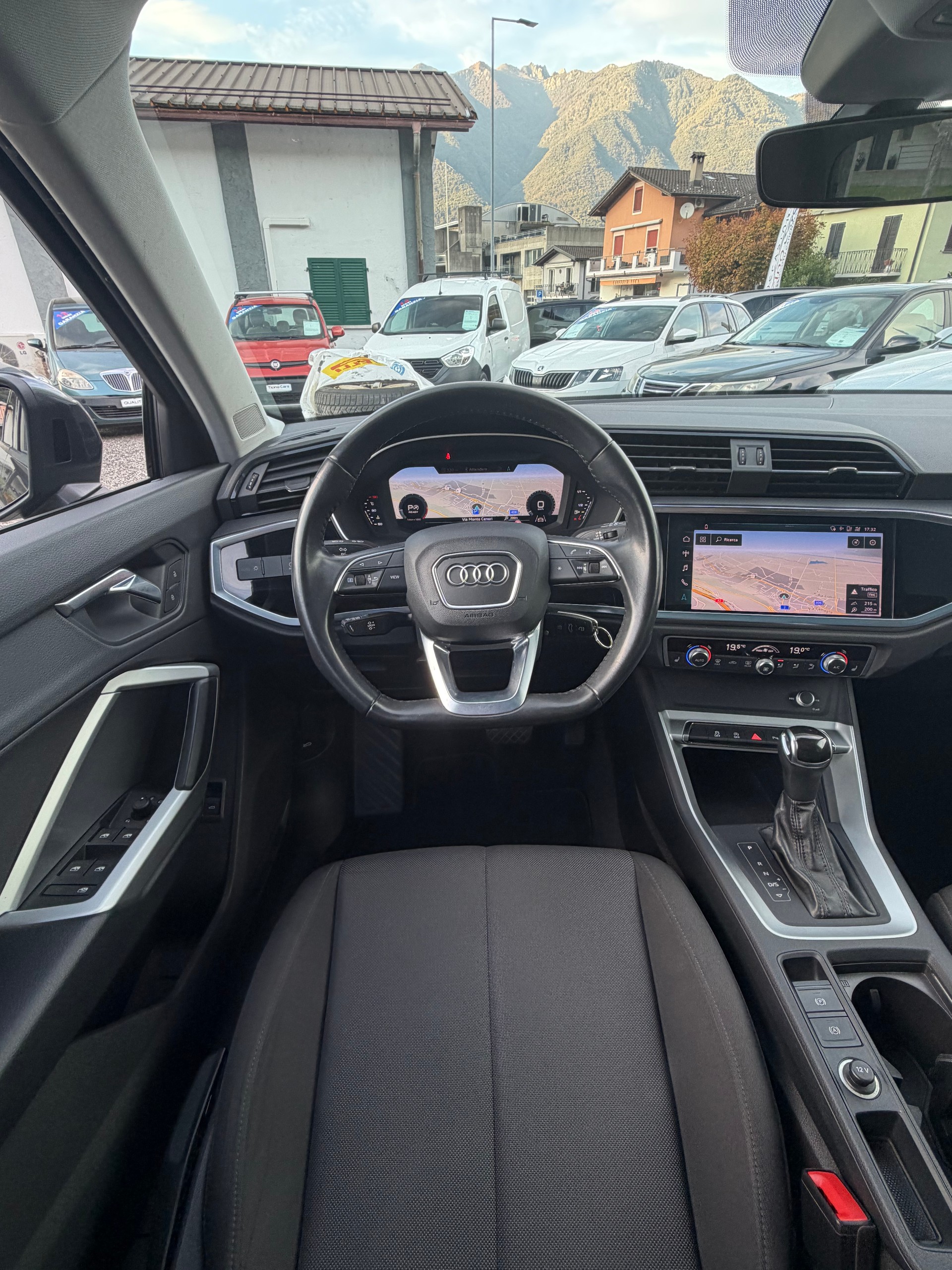 AUDI Q3 40 TFSI S line quattro S-tronic-image-1