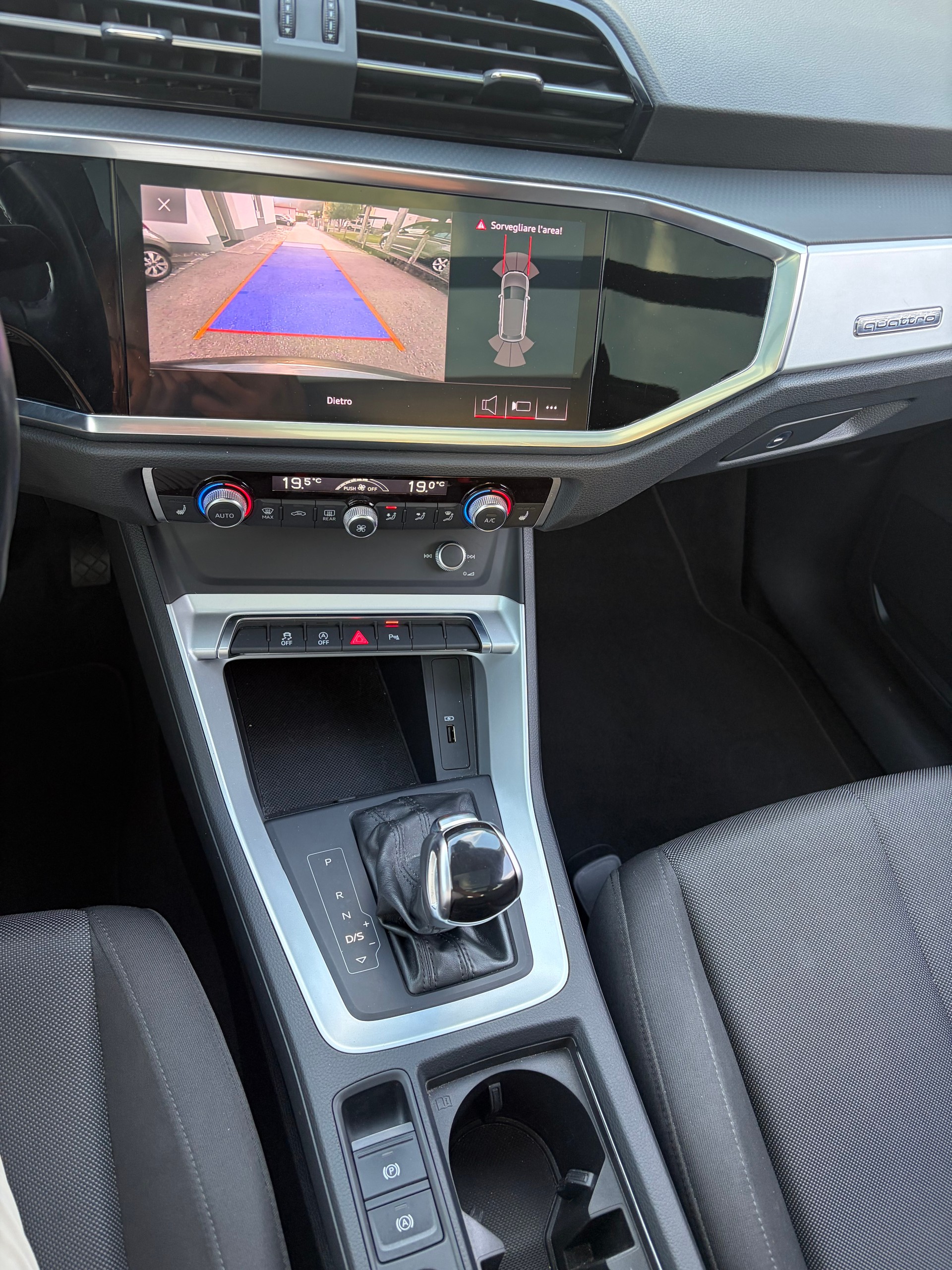 AUDI Q3 40 TFSI S line quattro S-tronic-image-14