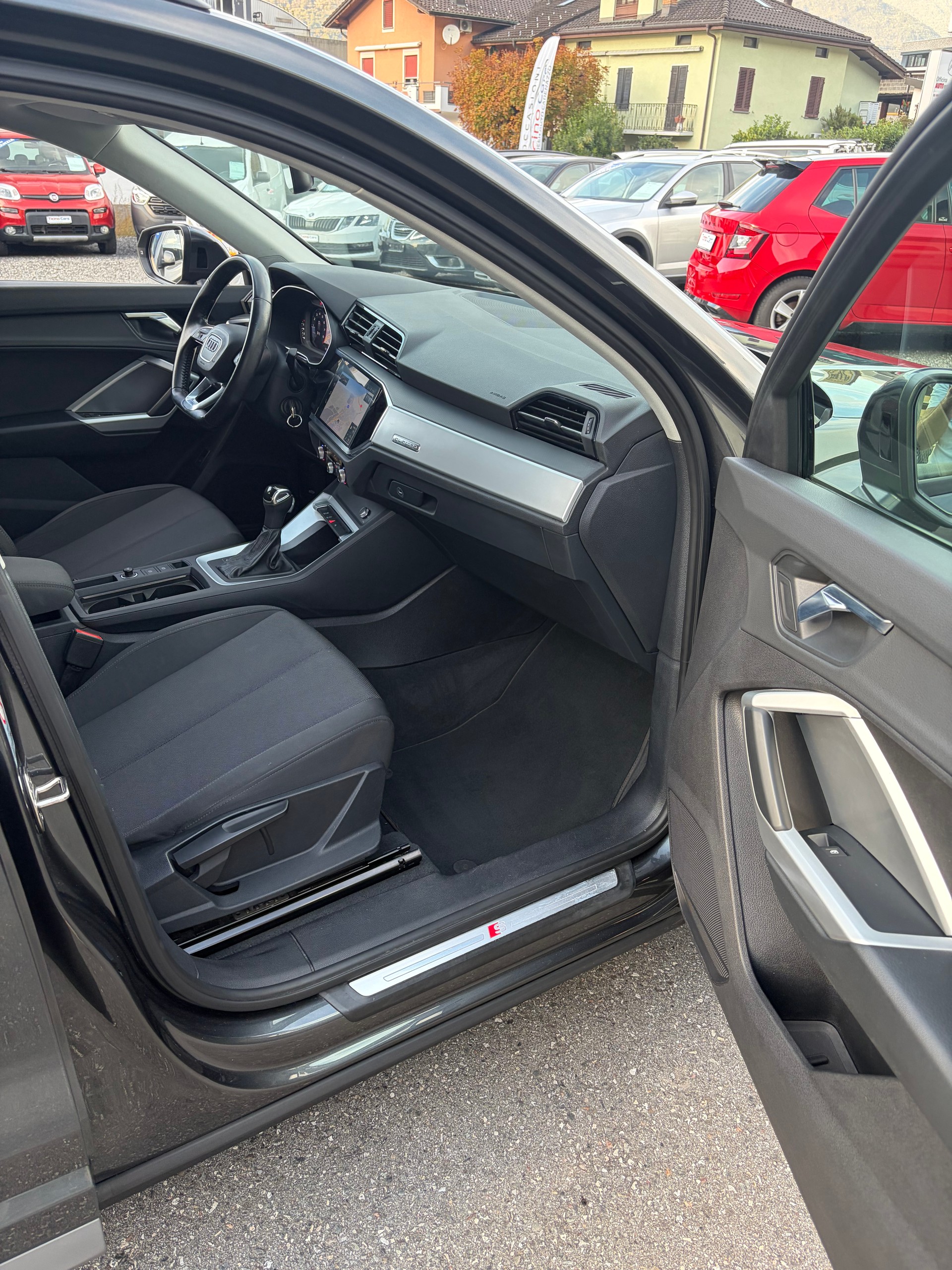 AUDI Q3 40 TFSI S line quattro S-tronic-image-7