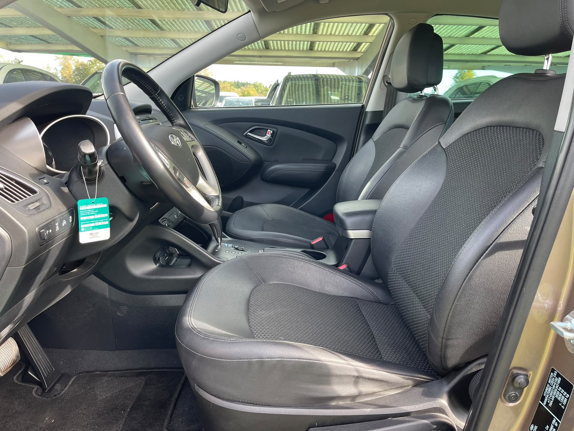 HYUNDAI iX 35 2.0 Style 4WD Automatic-image-10