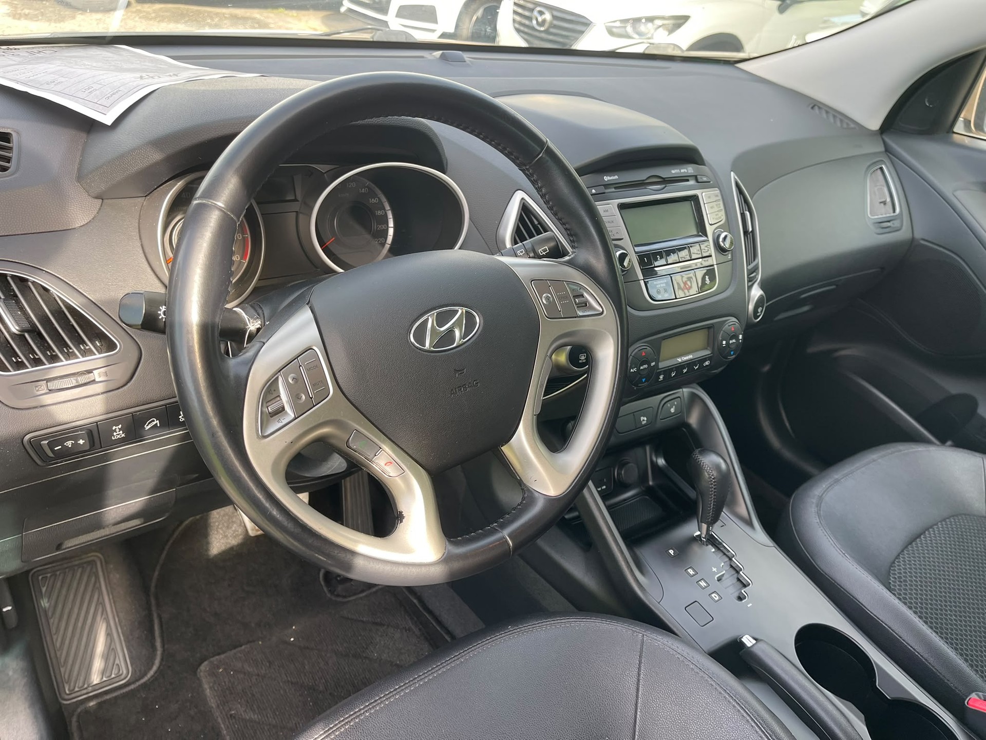 HYUNDAI iX 35 2.0 Style 4WD Automatic-image-9