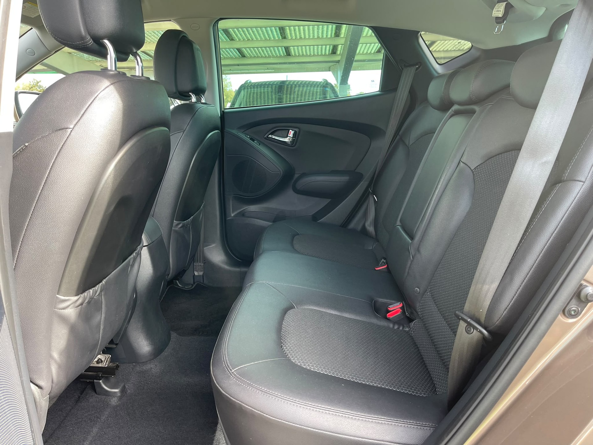HYUNDAI iX 35 2.0 Style 4WD Automatic-image-11