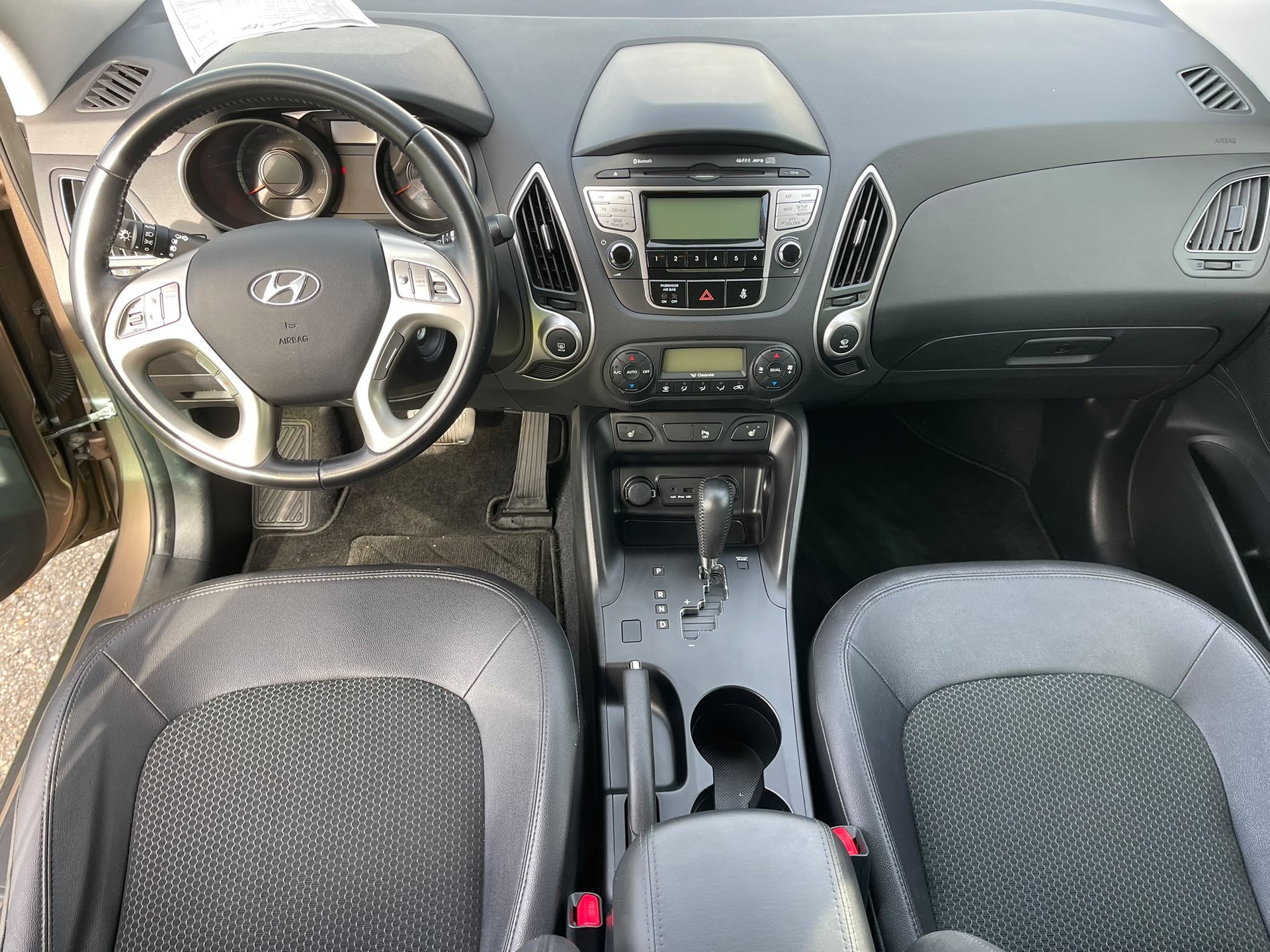 HYUNDAI iX 35 2.0 Style 4WD Automatic-image-6