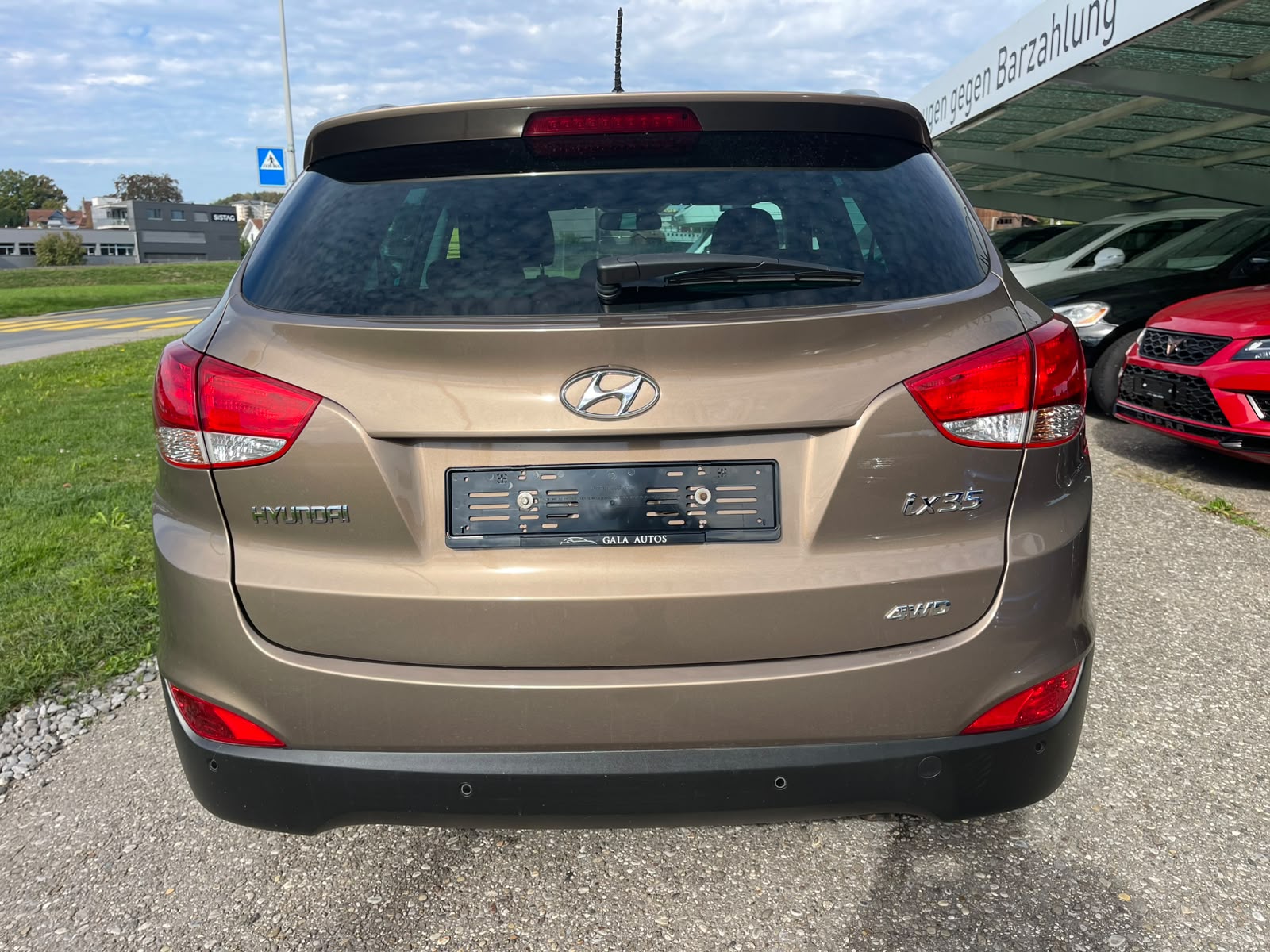 HYUNDAI iX 35 2.0 Style 4WD Automatic-image-4