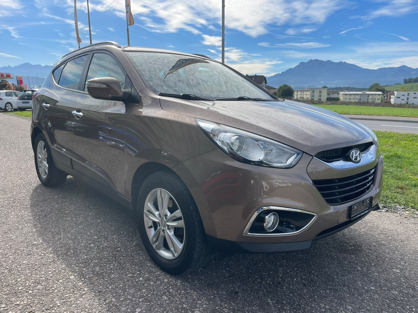 HYUNDAI iX 35 2.0 Style 4WD Automatic-image-2
