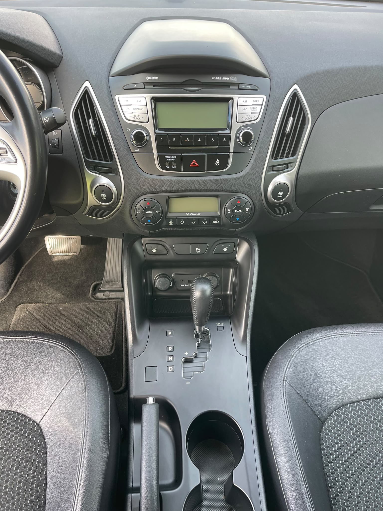 HYUNDAI iX 35 2.0 Style 4WD Automatic-image-8