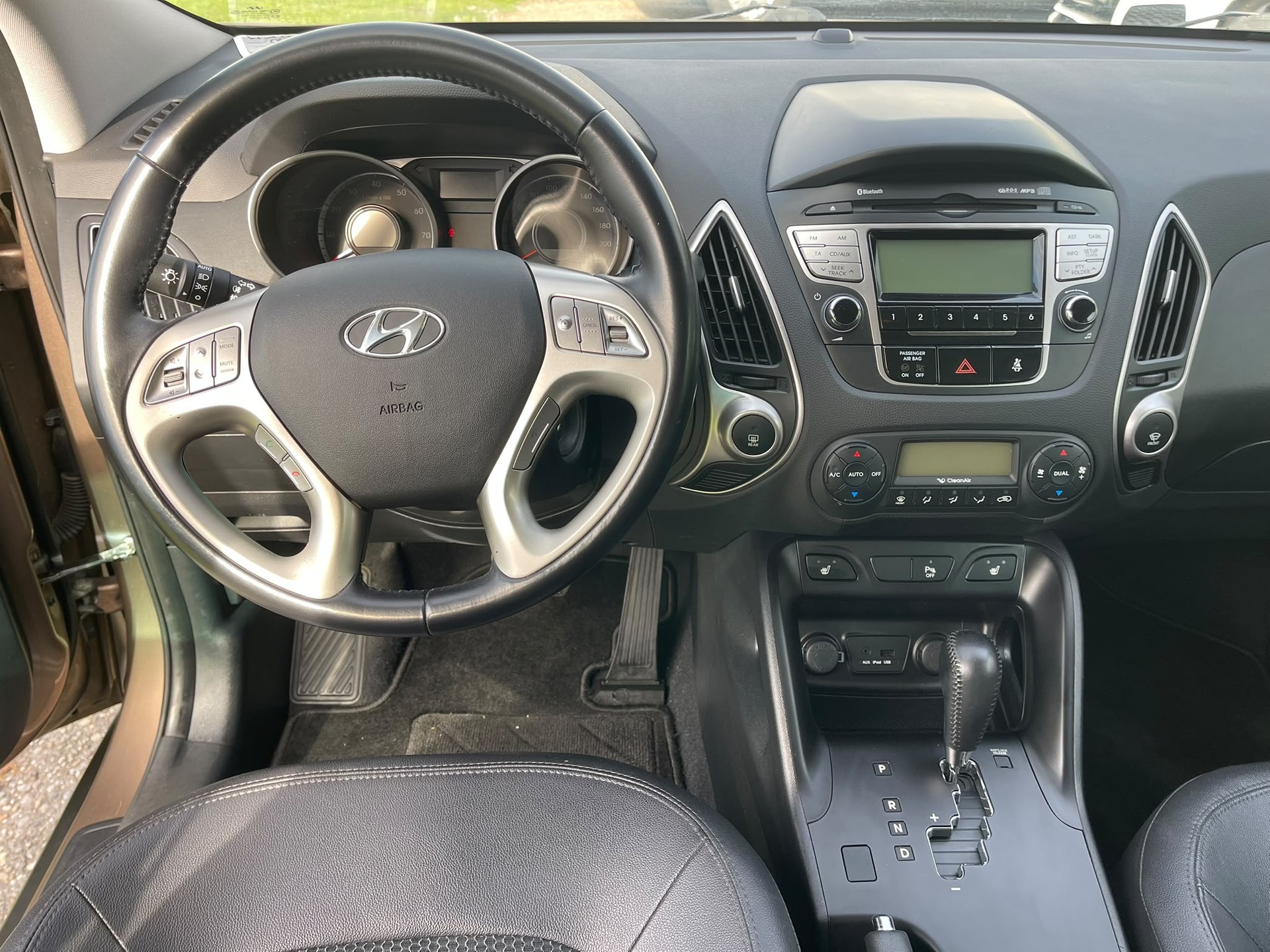 HYUNDAI iX 35 2.0 Style 4WD Automatic-image-7