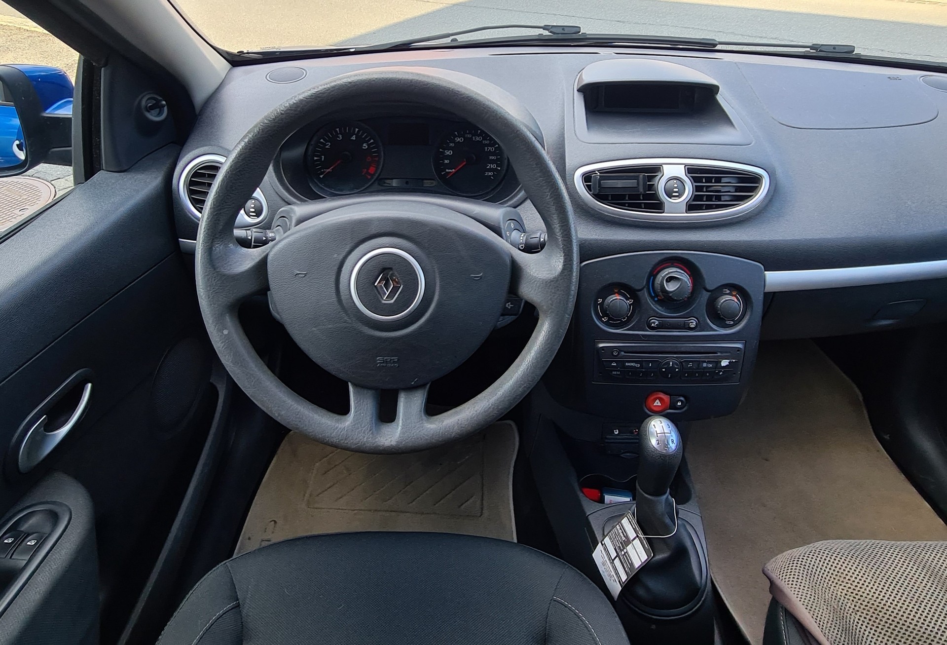 RENAULT Clio 1.2 16V Expression-image-10
