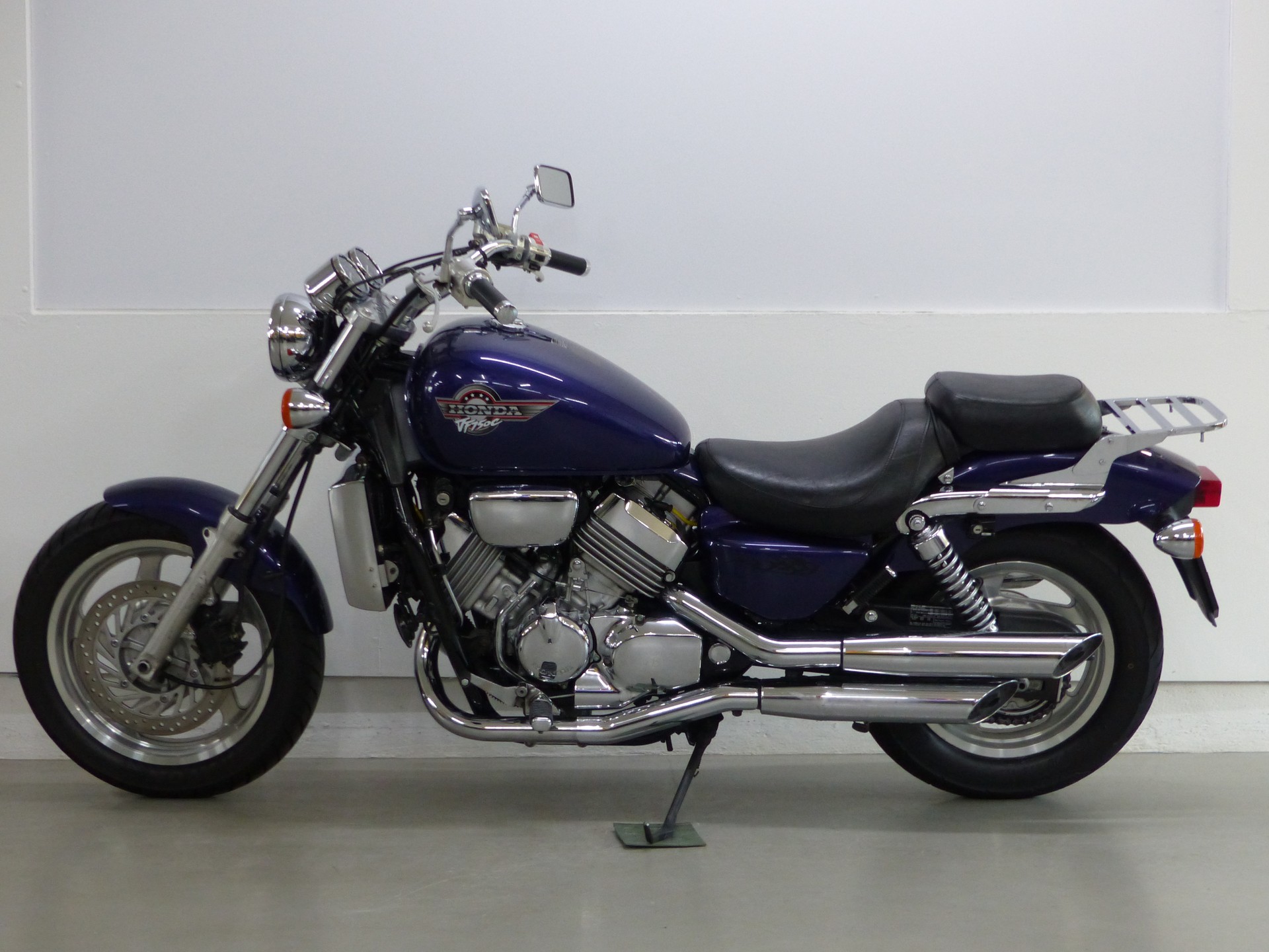 HONDA VF 750 C Magna-image-12