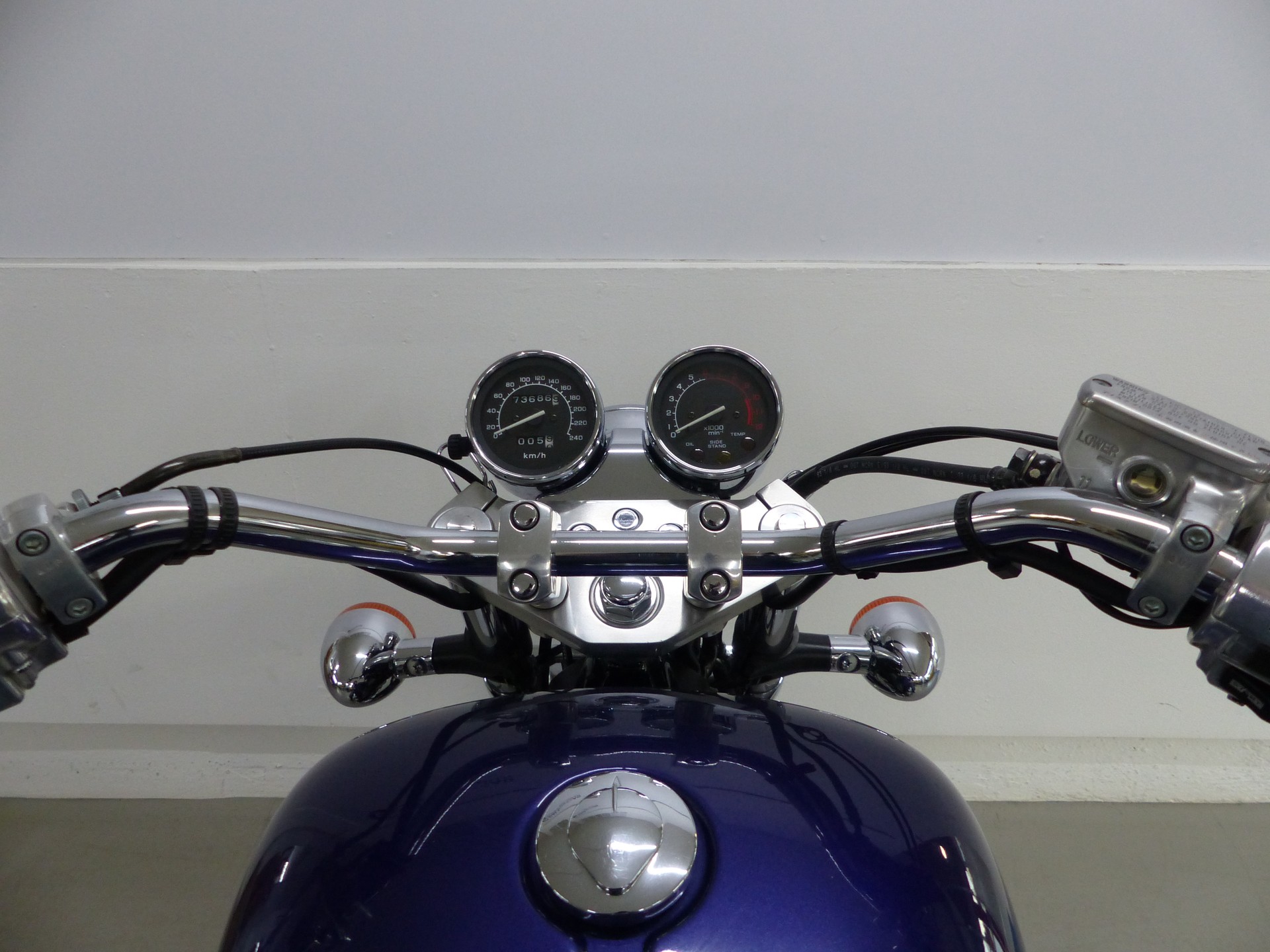 HONDA VF 750 C Magna-image-14