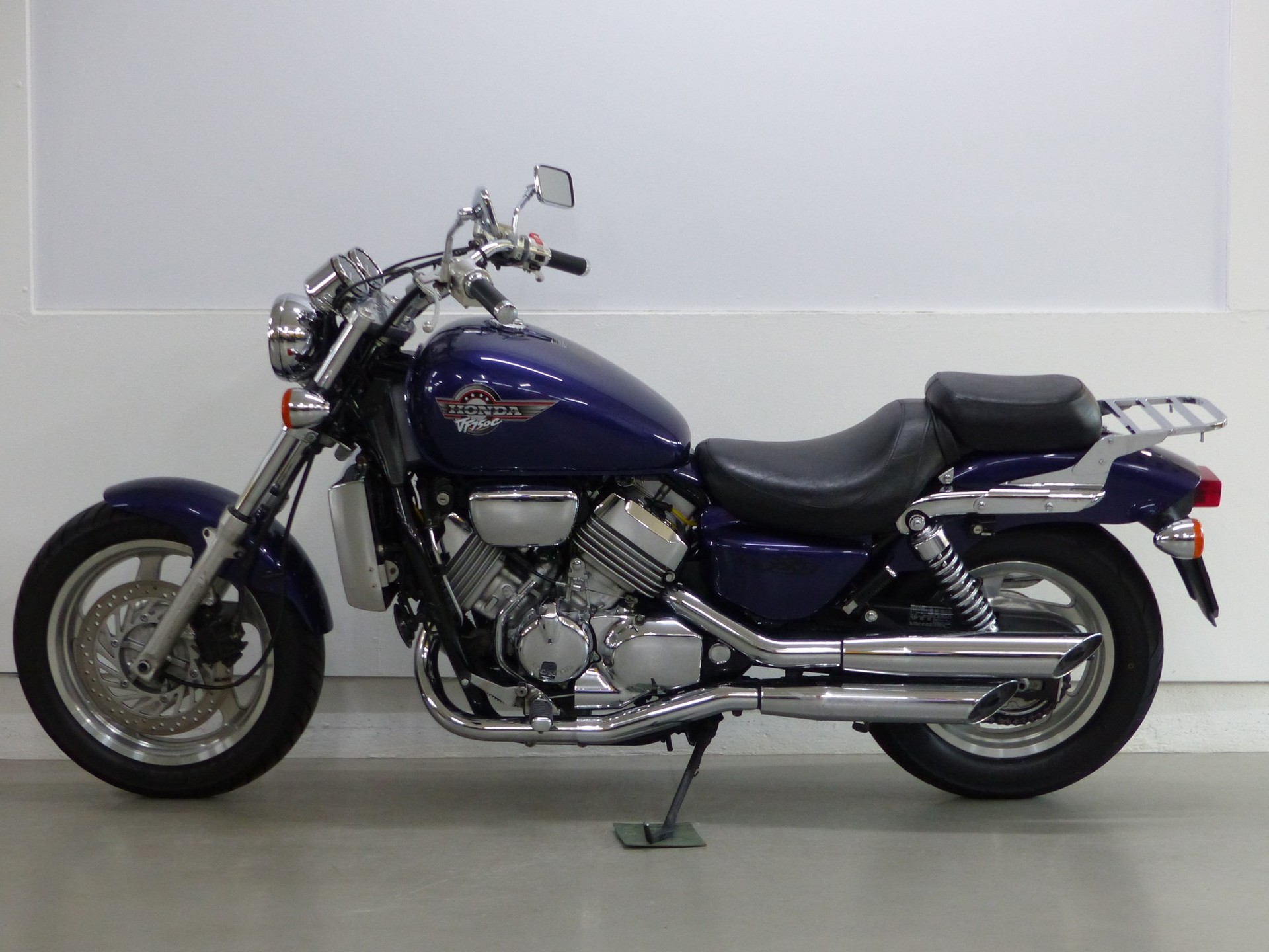 HONDA VF 750 C Magna-showroom-element-2