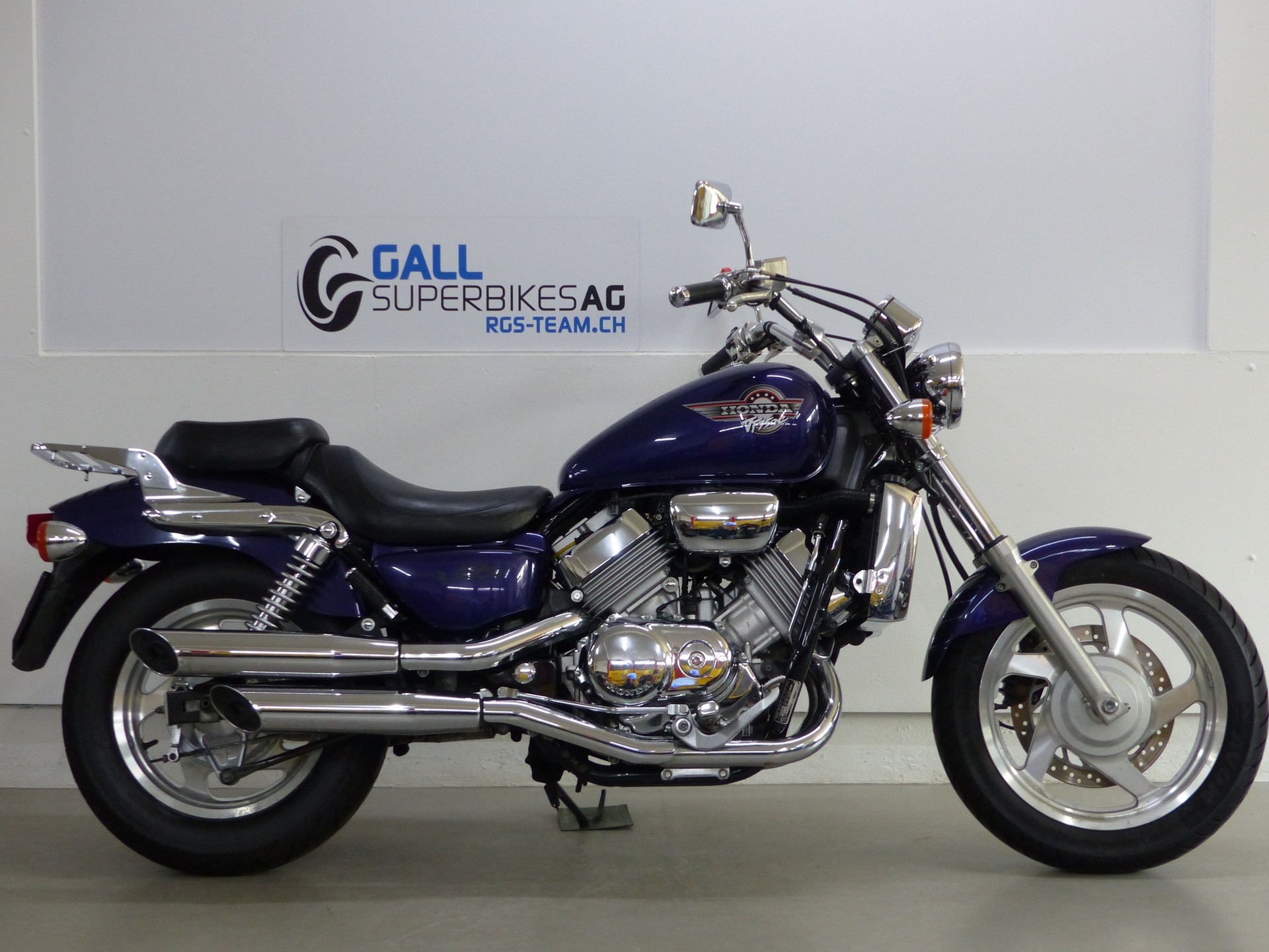 HONDA VF 750 C Magna-image-10