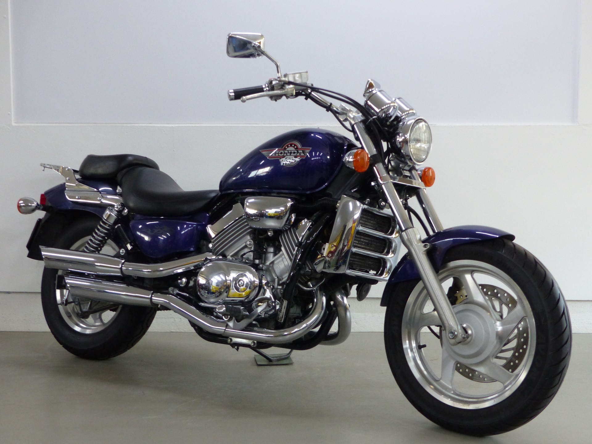HONDA VF 750 C Magna-image-6
