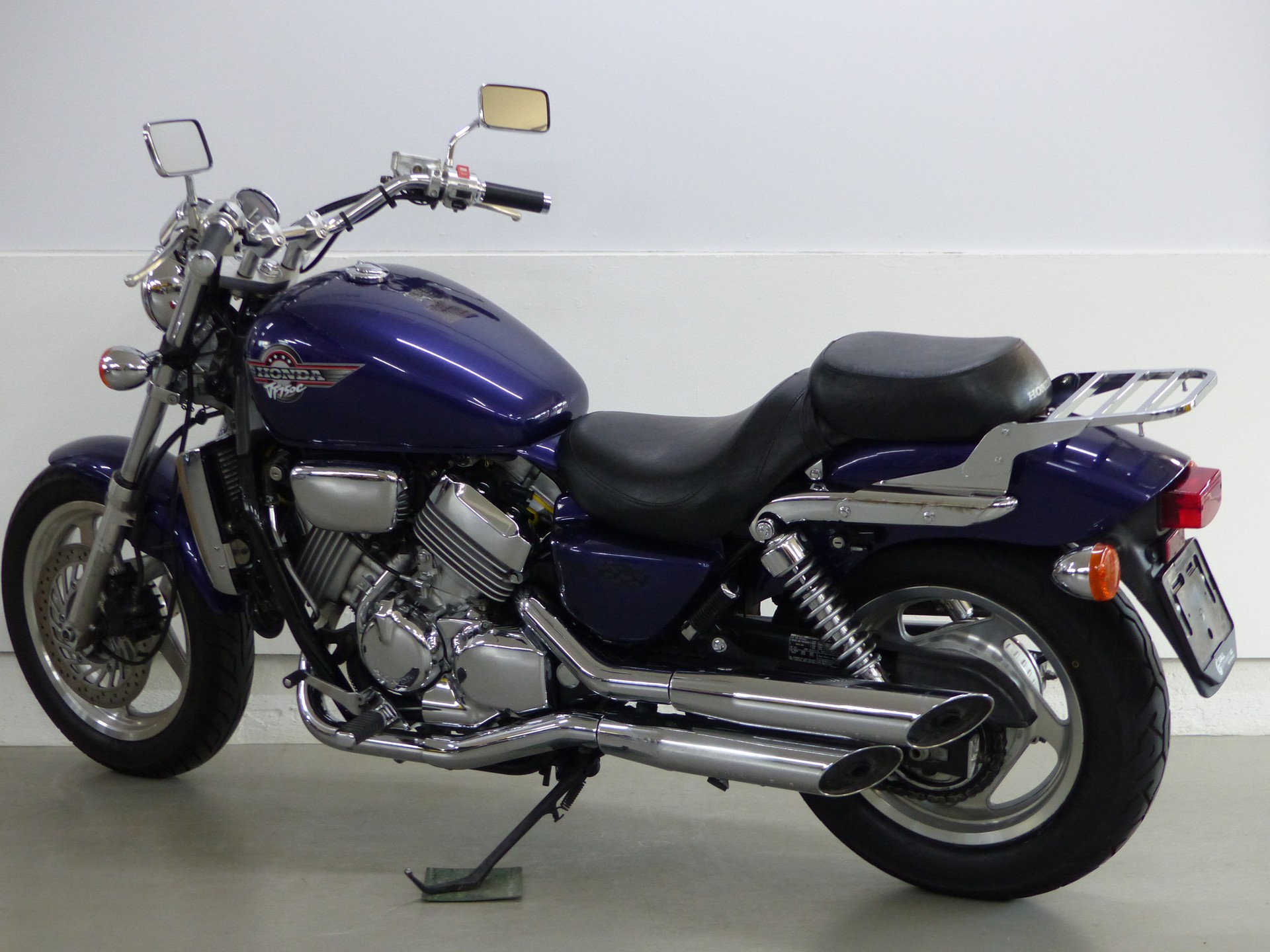 HONDA VF 750 C Magna-image-13