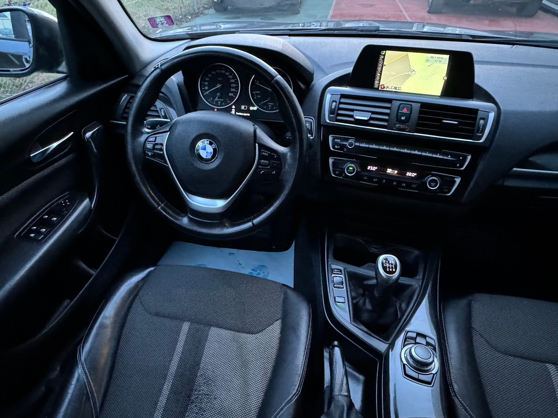 BMW 118d xDrive Sport Line-image-7