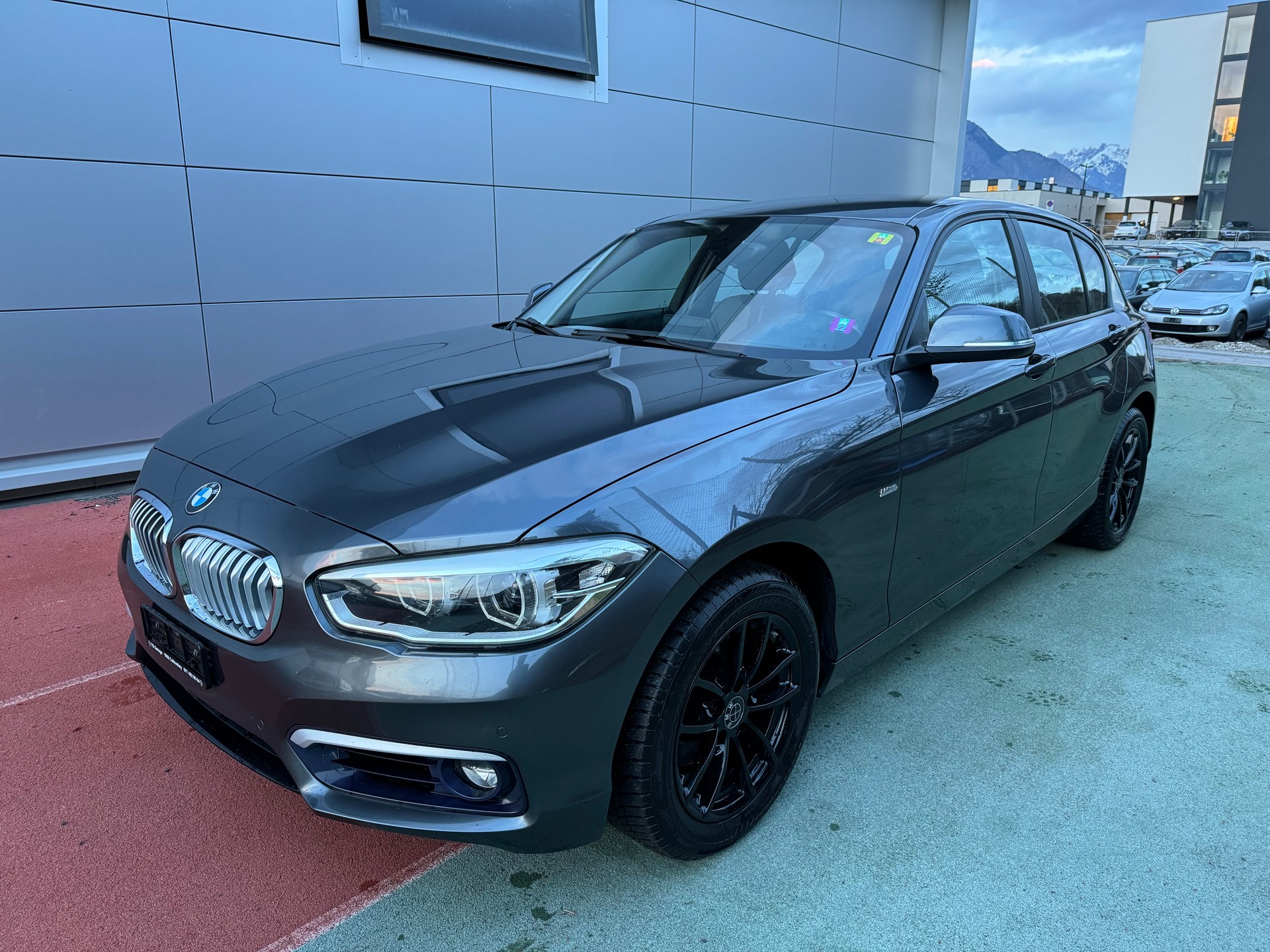 BMW 118d xDrive Sport Line-image-1