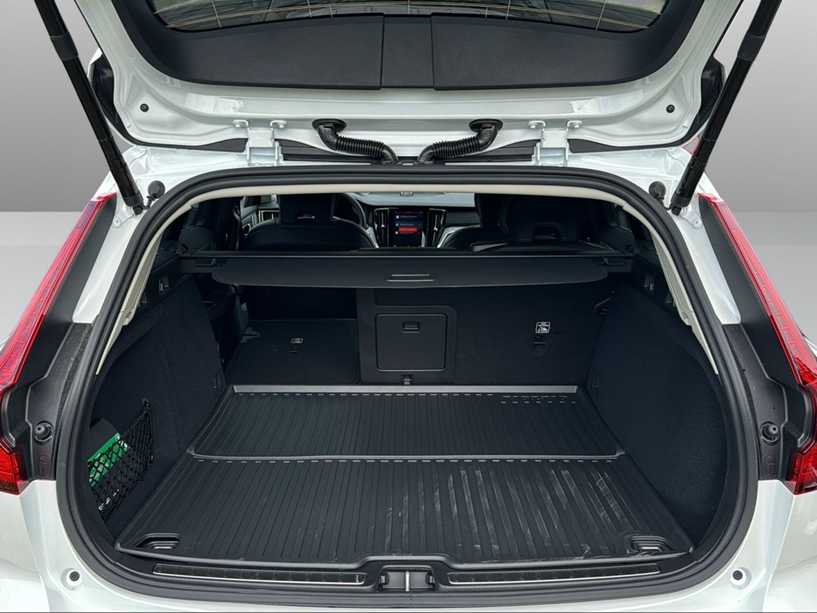 VOLVO V60 2.0 T6 TE Ultimate Dark eAWD-image-15