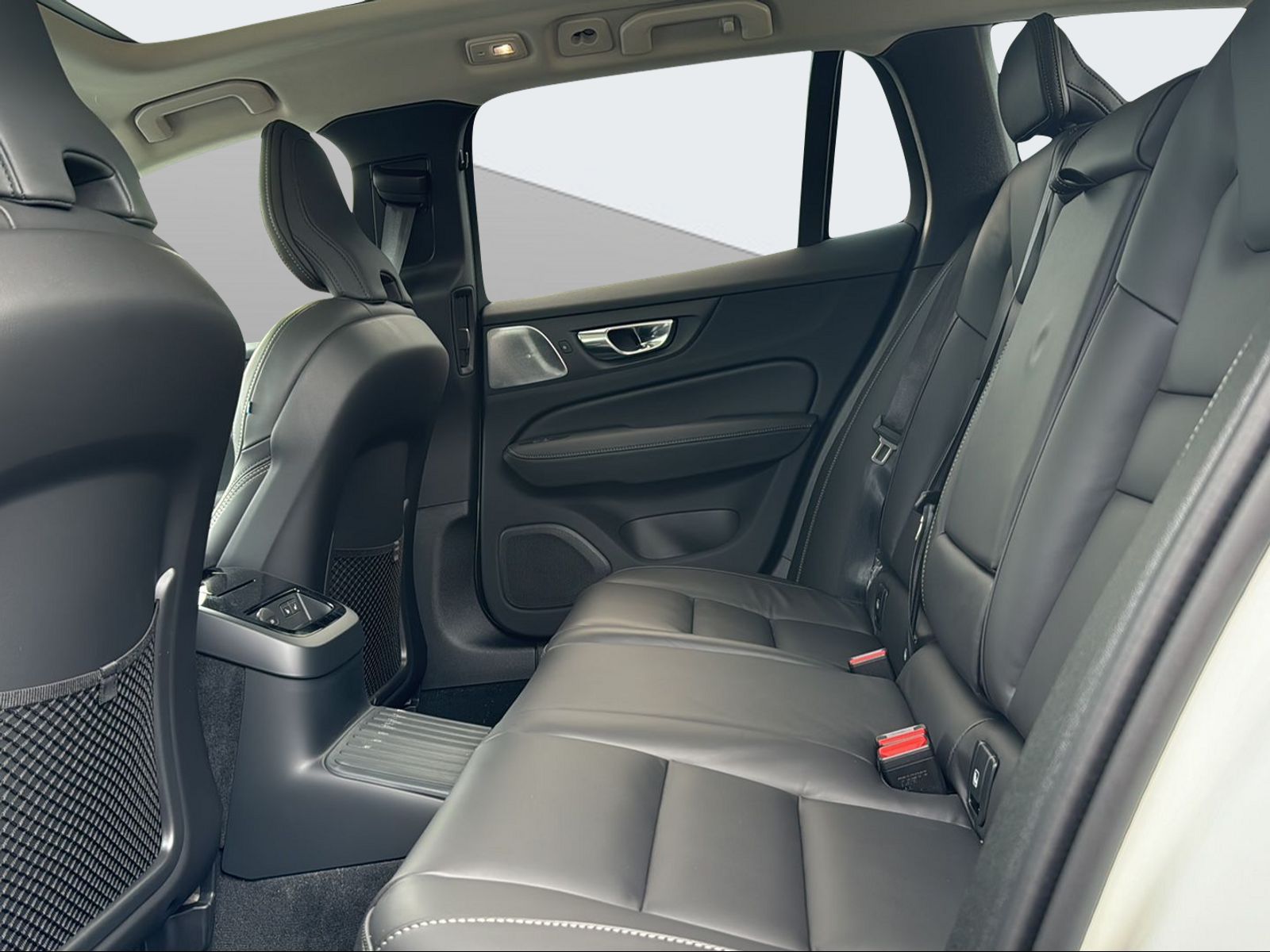 VOLVO V60 2.0 T6 TE Ultimate Dark eAWD-image-13