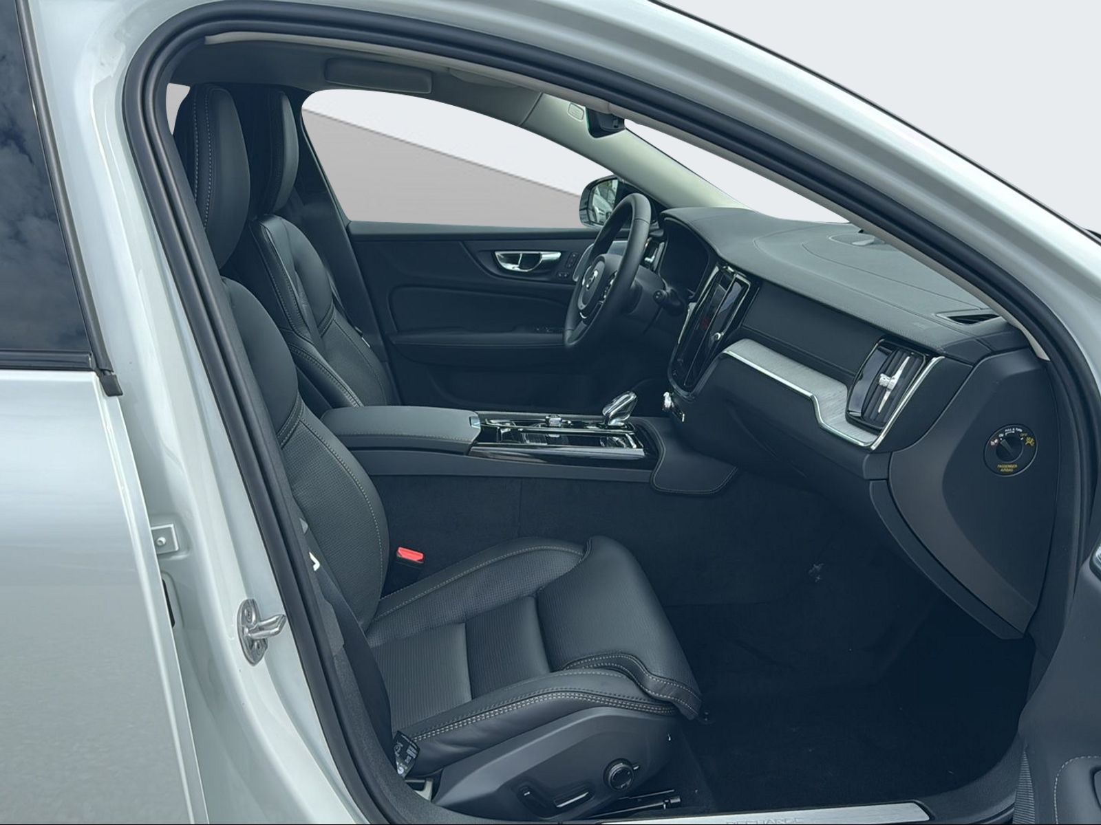 VOLVO V60 2.0 T6 TE Ultimate Dark eAWD-image-14