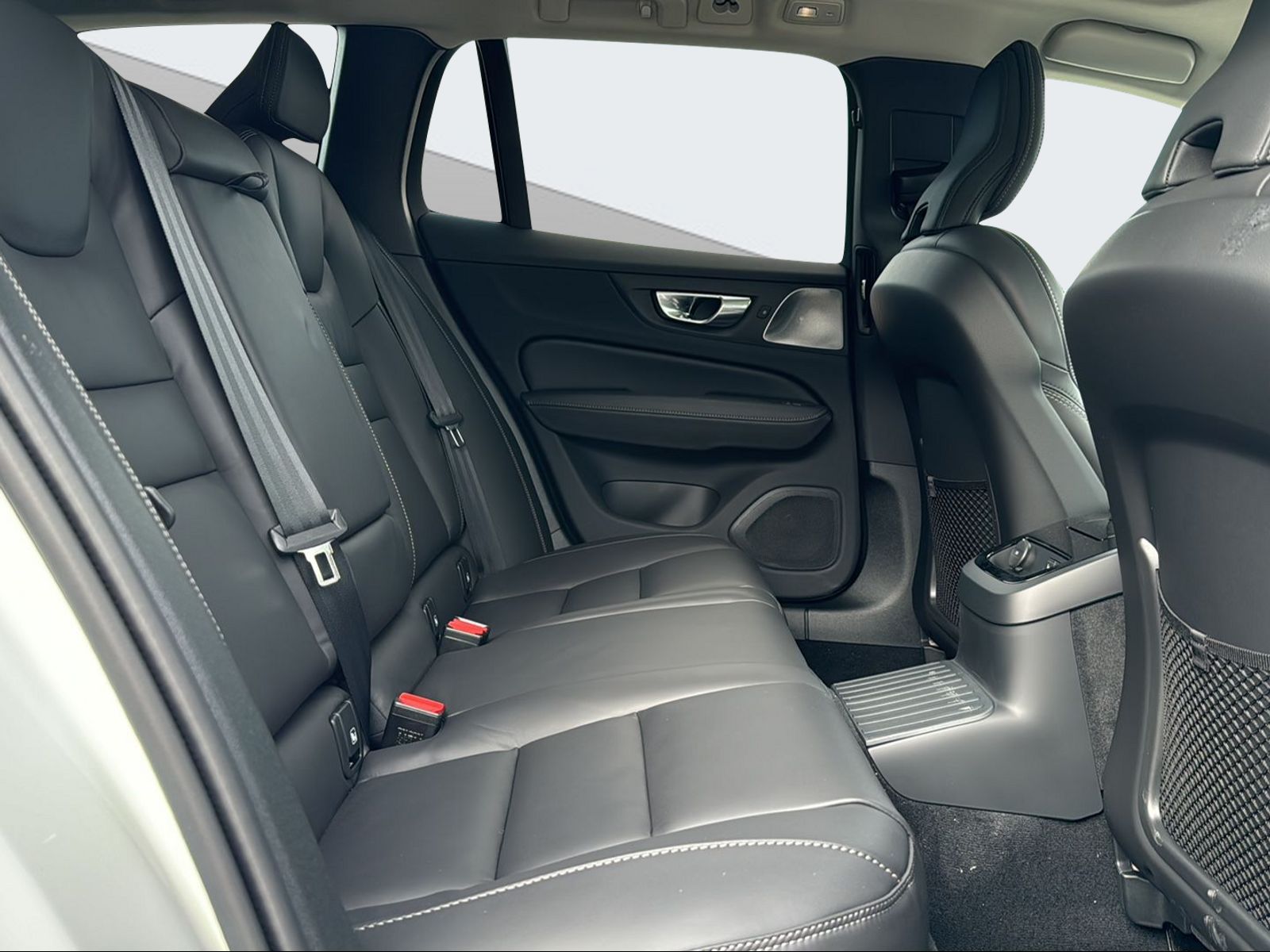 VOLVO V60 2.0 T6 TE Ultimate Dark eAWD-image-10