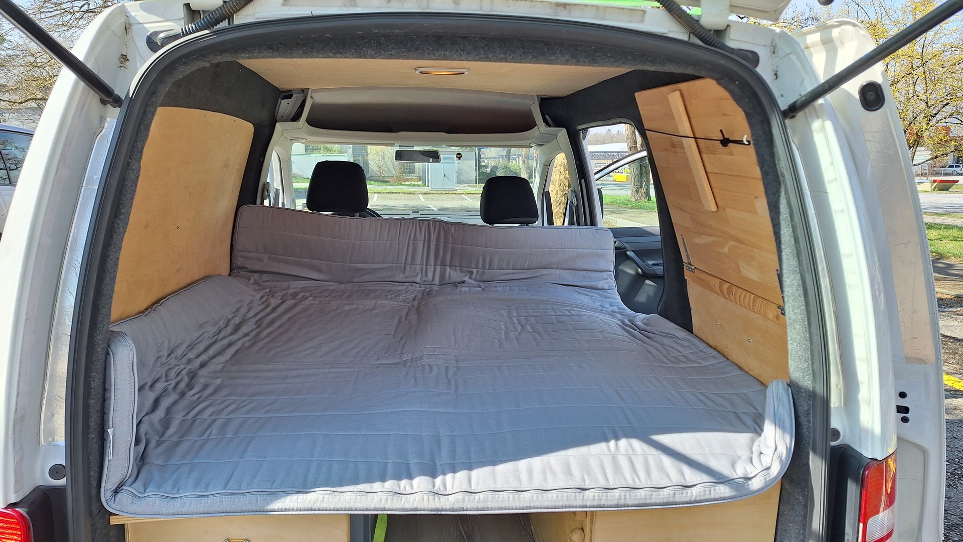 VW Caddy Camper 4 Two - 1.6 TDI-image-5