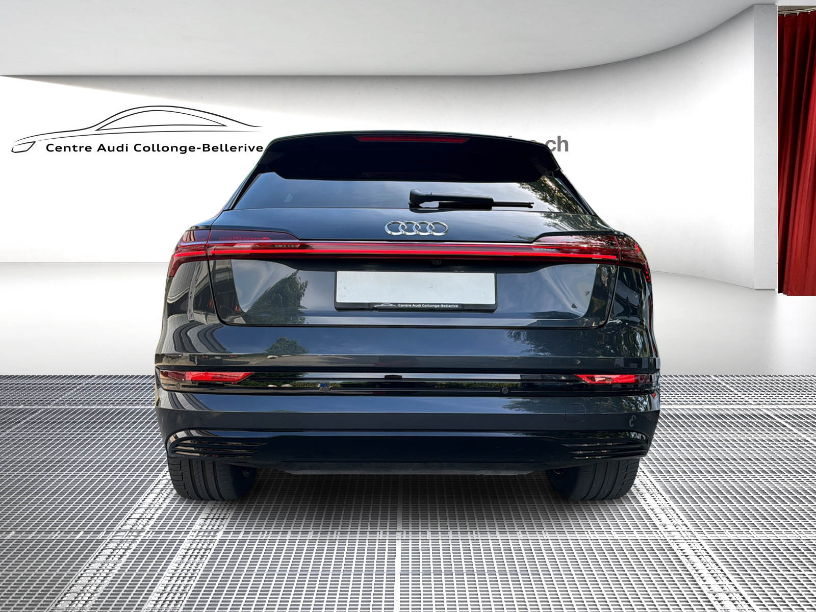AUDI e-tron 55 Advanced quattro-image-4