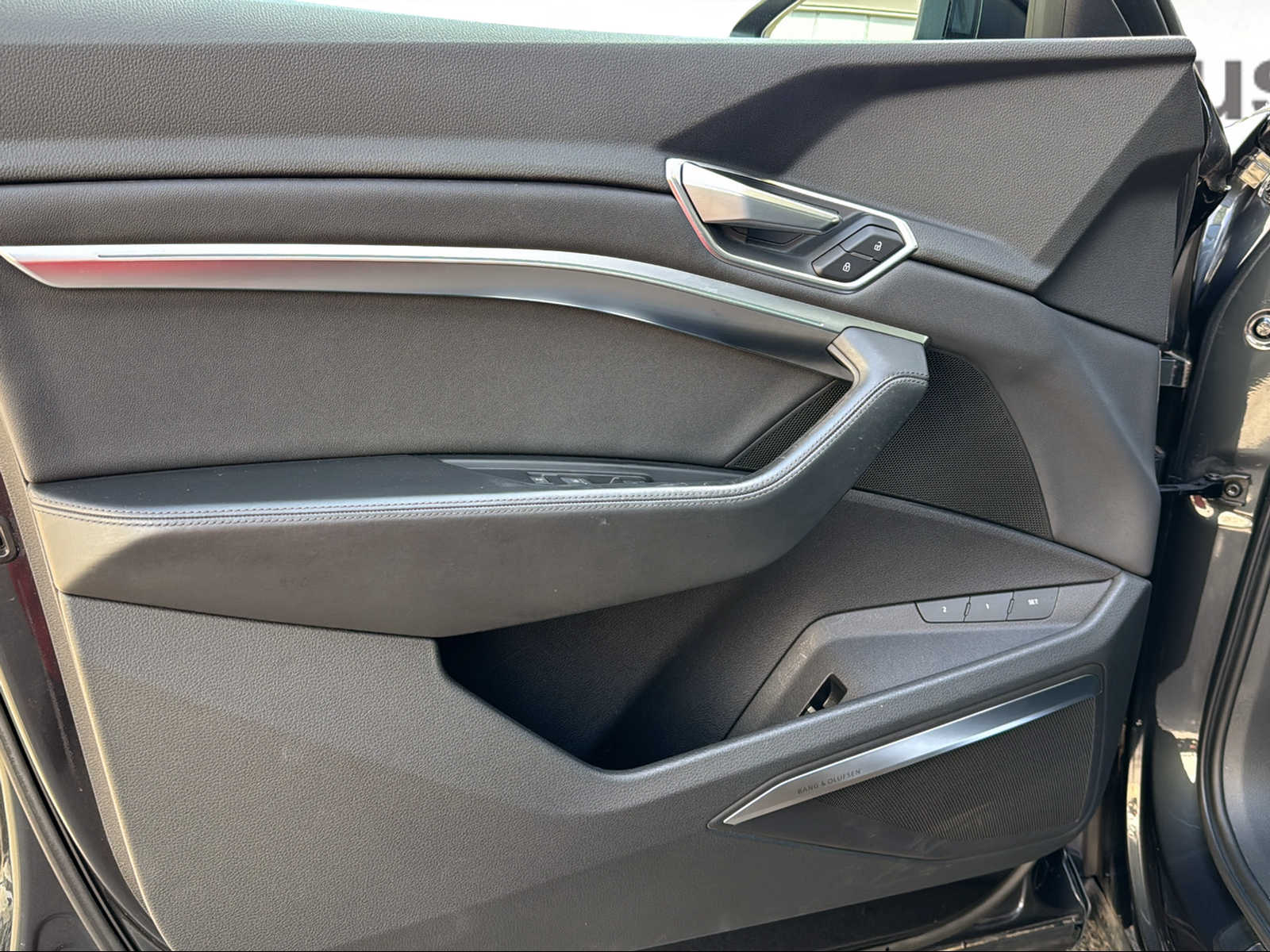 AUDI e-tron 55 Advanced quattro-image-13