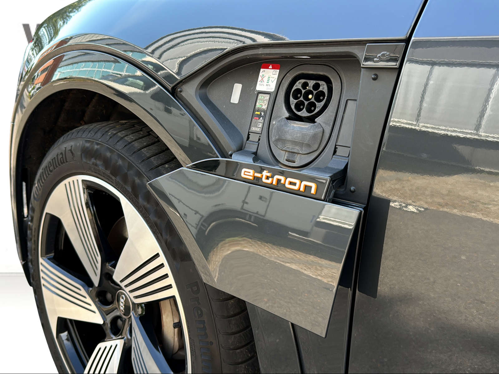 AUDI e-tron 55 Advanced quattro-image-16