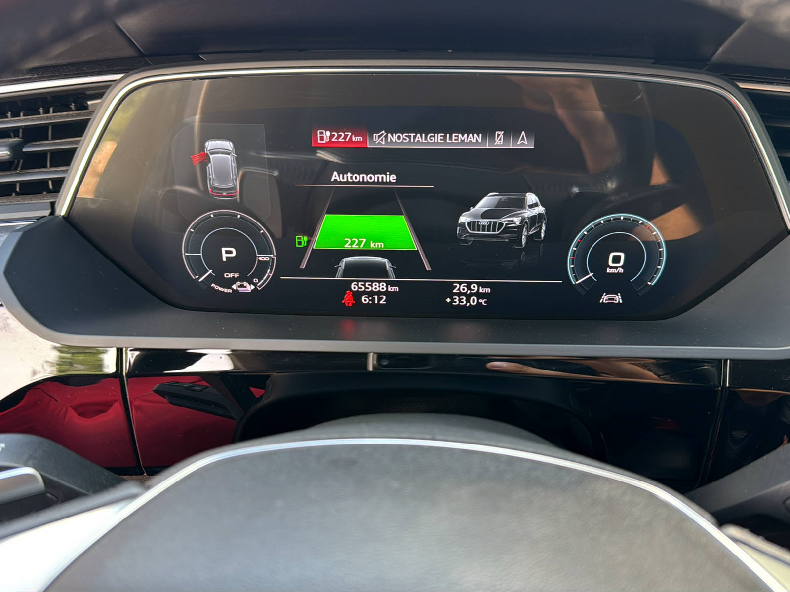 AUDI e-tron 55 Advanced quattro-image-18
