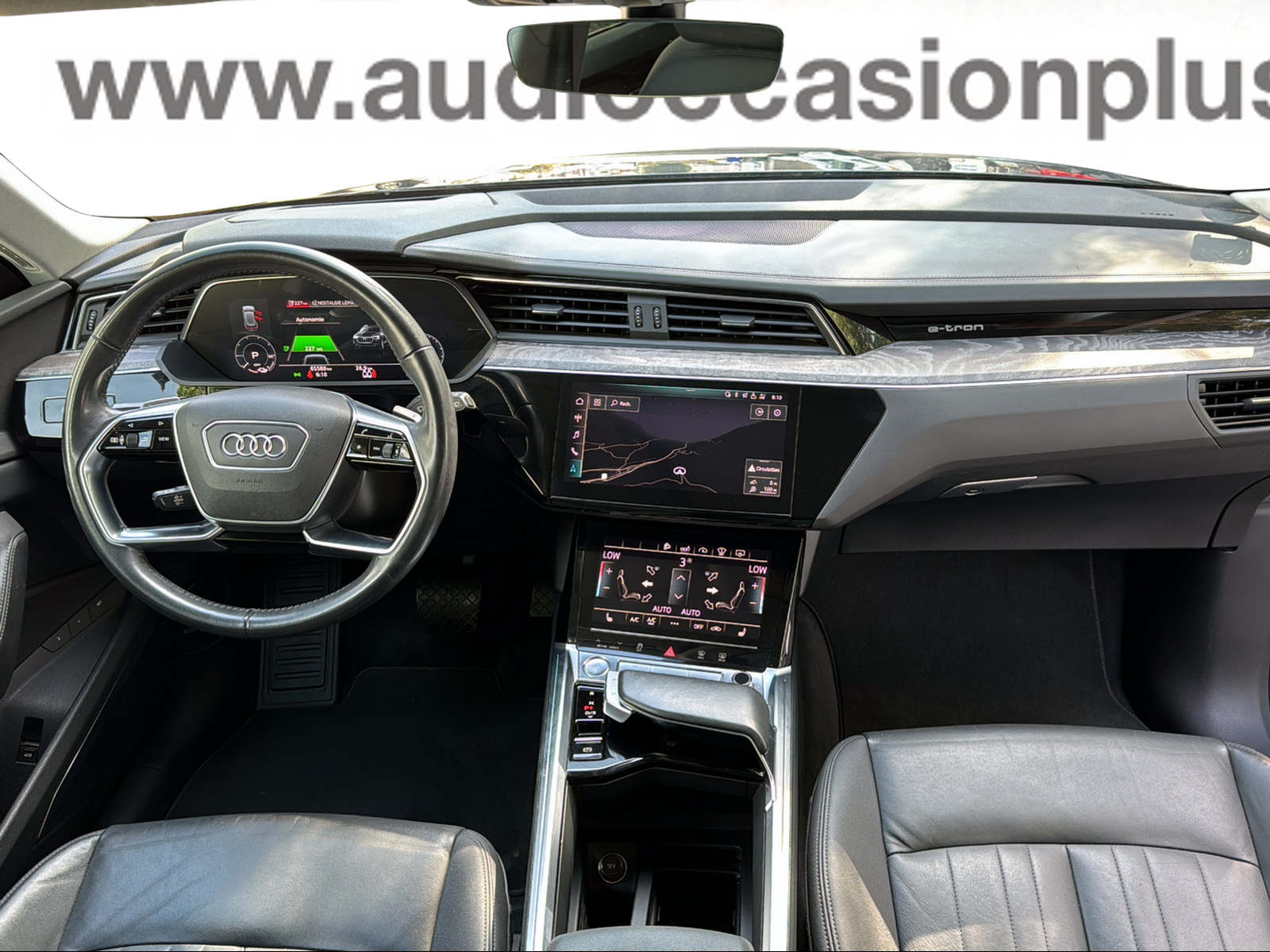 AUDI e-tron 55 Advanced quattro-image-12